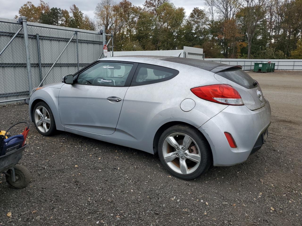 2015 Hyundai Veloster Base Silver vin: KMHTC6AD2FU237868