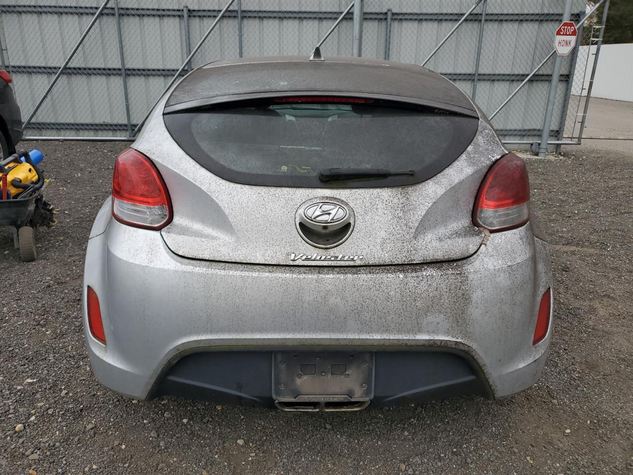 2015 Hyundai Veloster Base Silver vin: KMHTC6AD2FU237868