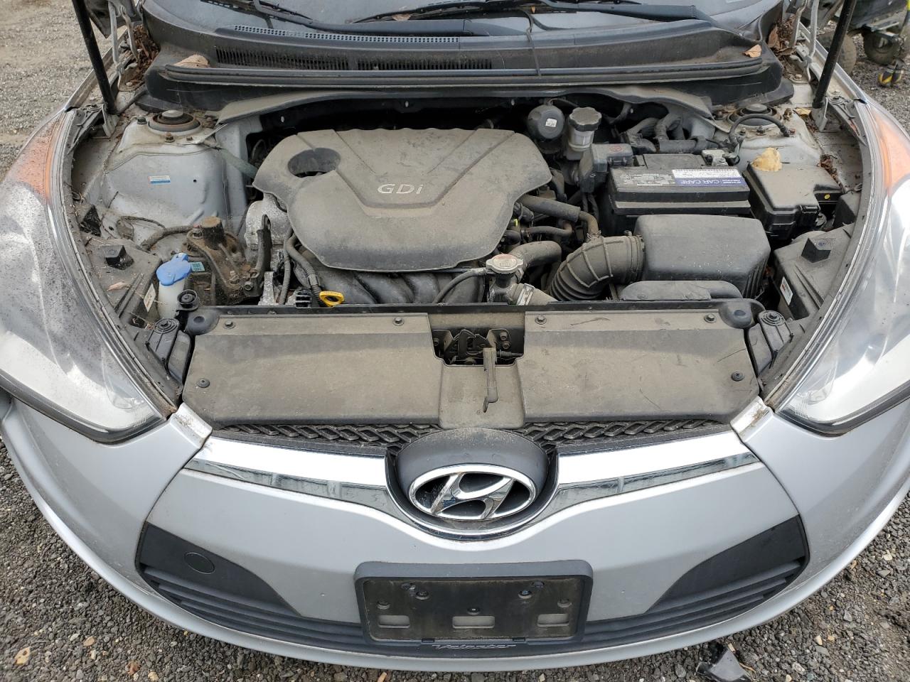 2015 Hyundai Veloster Base Silver vin: KMHTC6AD2FU237868