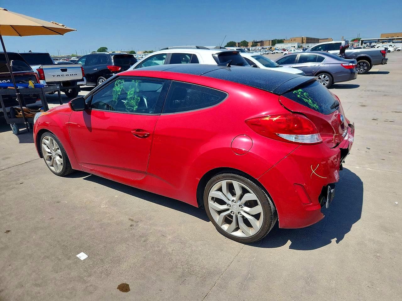 2015 Hyundai Veloster Base Red vin: KMHTC6AD2FU244531