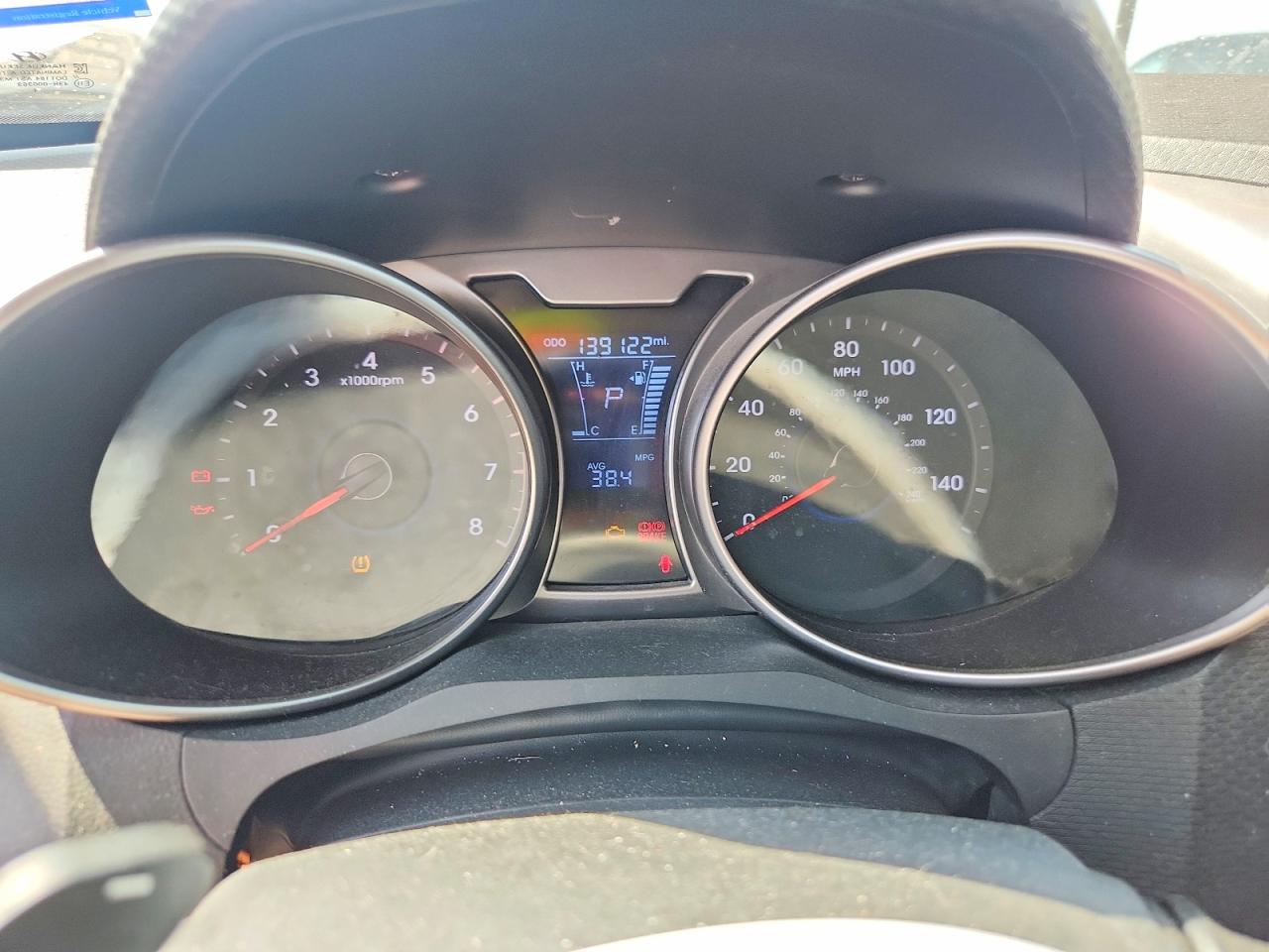 2015 Hyundai Veloster Base Red vin: KMHTC6AD2FU244531