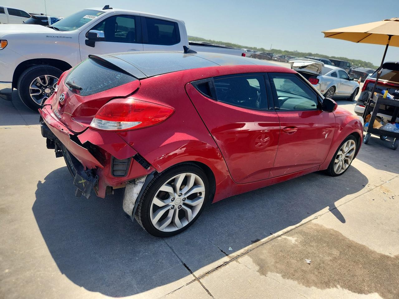 2015 Hyundai Veloster Base Red vin: KMHTC6AD2FU244531