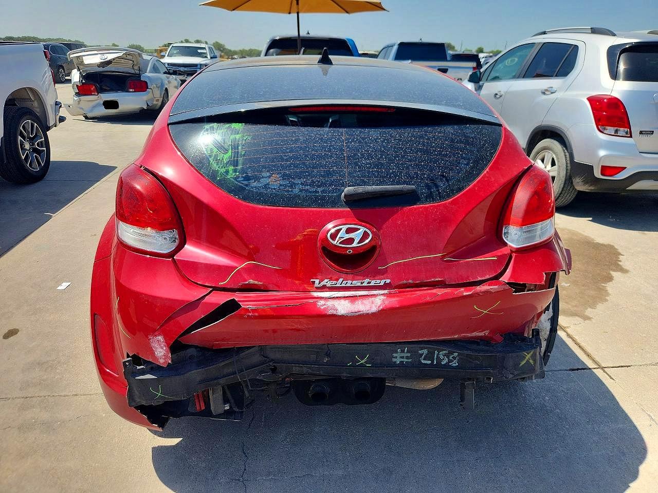 2015 Hyundai Veloster Base Red vin: KMHTC6AD2FU244531