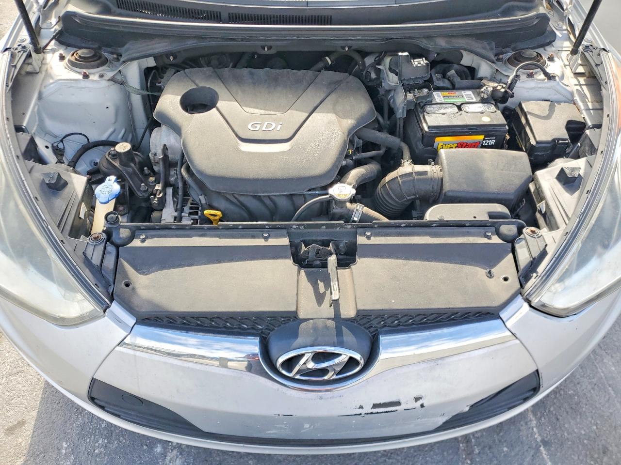 2016 Hyundai Veloster Base Silver vin: KMHTC6AD2GU288286