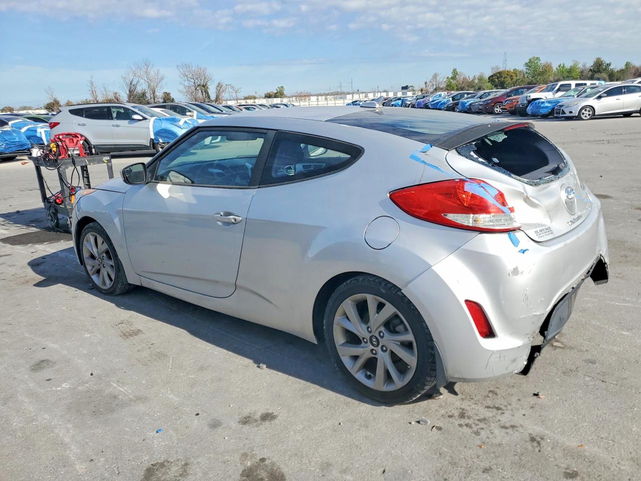 2016 Hyundai Veloster Base Silver vin: KMHTC6AD2GU288286