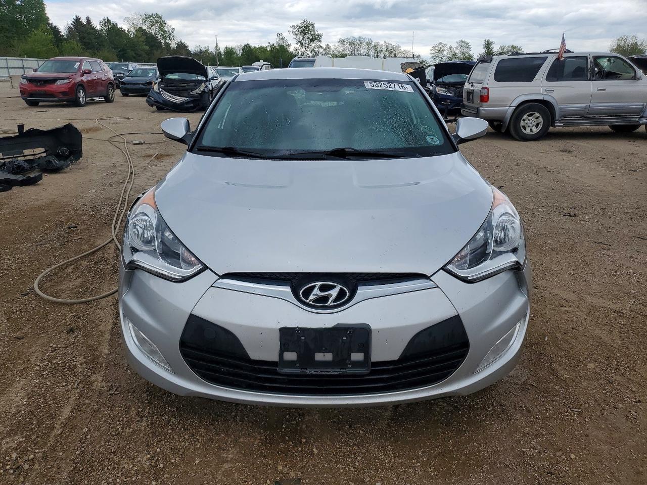 2017 Hyundai Veloster Base Silver vin: KMHTC6AD2HU306092