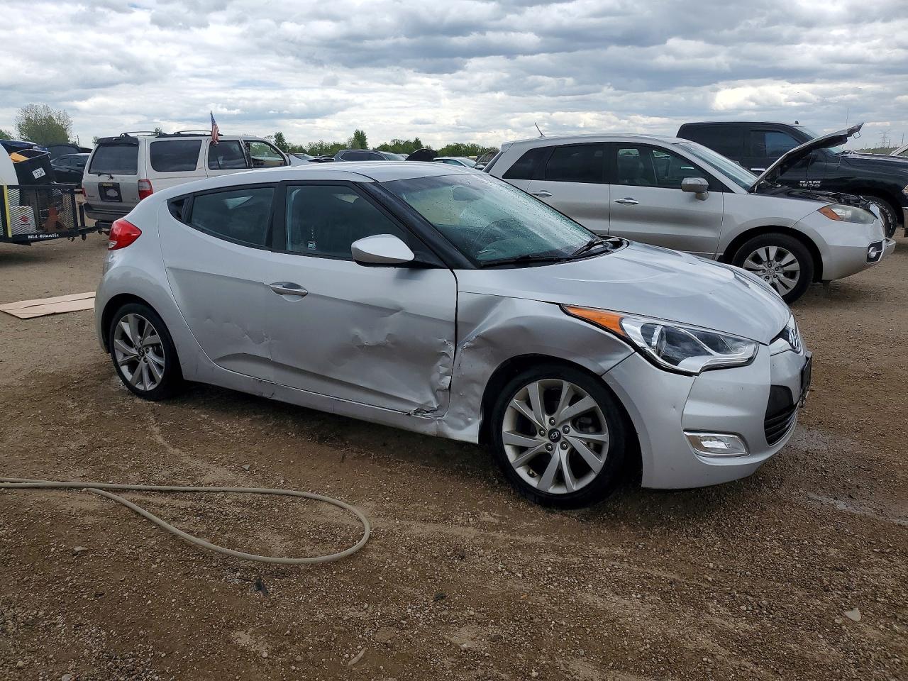 2017 Hyundai Veloster Base Silver vin: KMHTC6AD2HU306092
