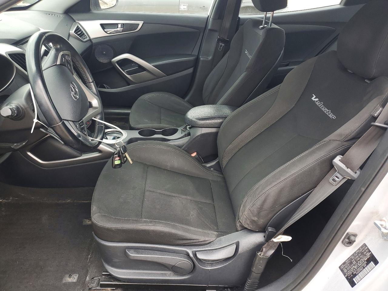2017 Hyundai Veloster Base Silver vin: KMHTC6AD2HU306092