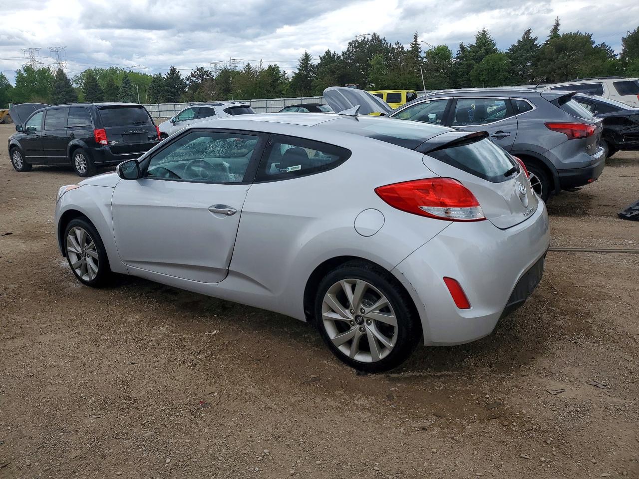2017 Hyundai Veloster Base Silver vin: KMHTC6AD2HU306092