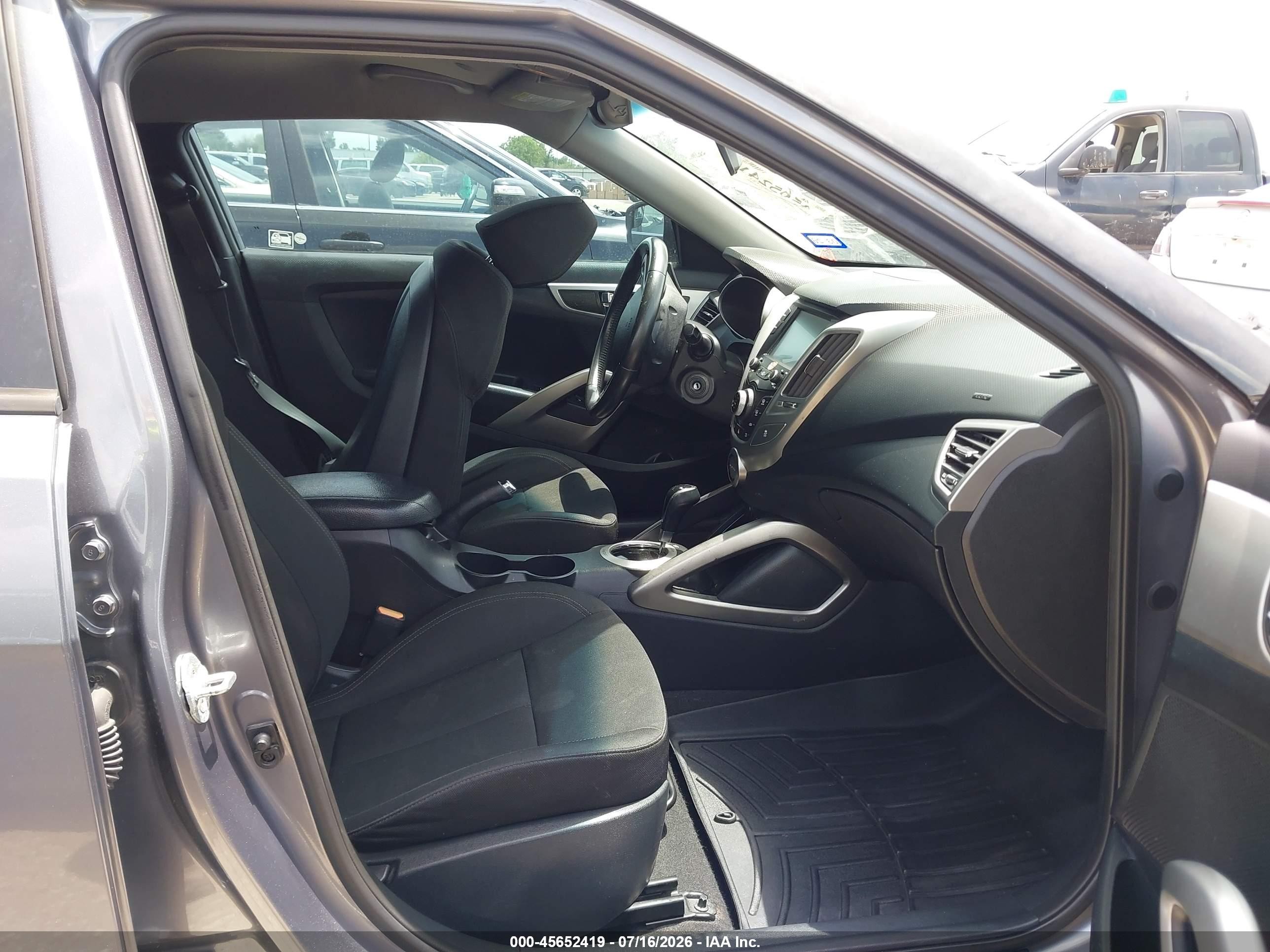 2017 Hyundai Veloster   Серый vin: KMHTC6AD2HU308540