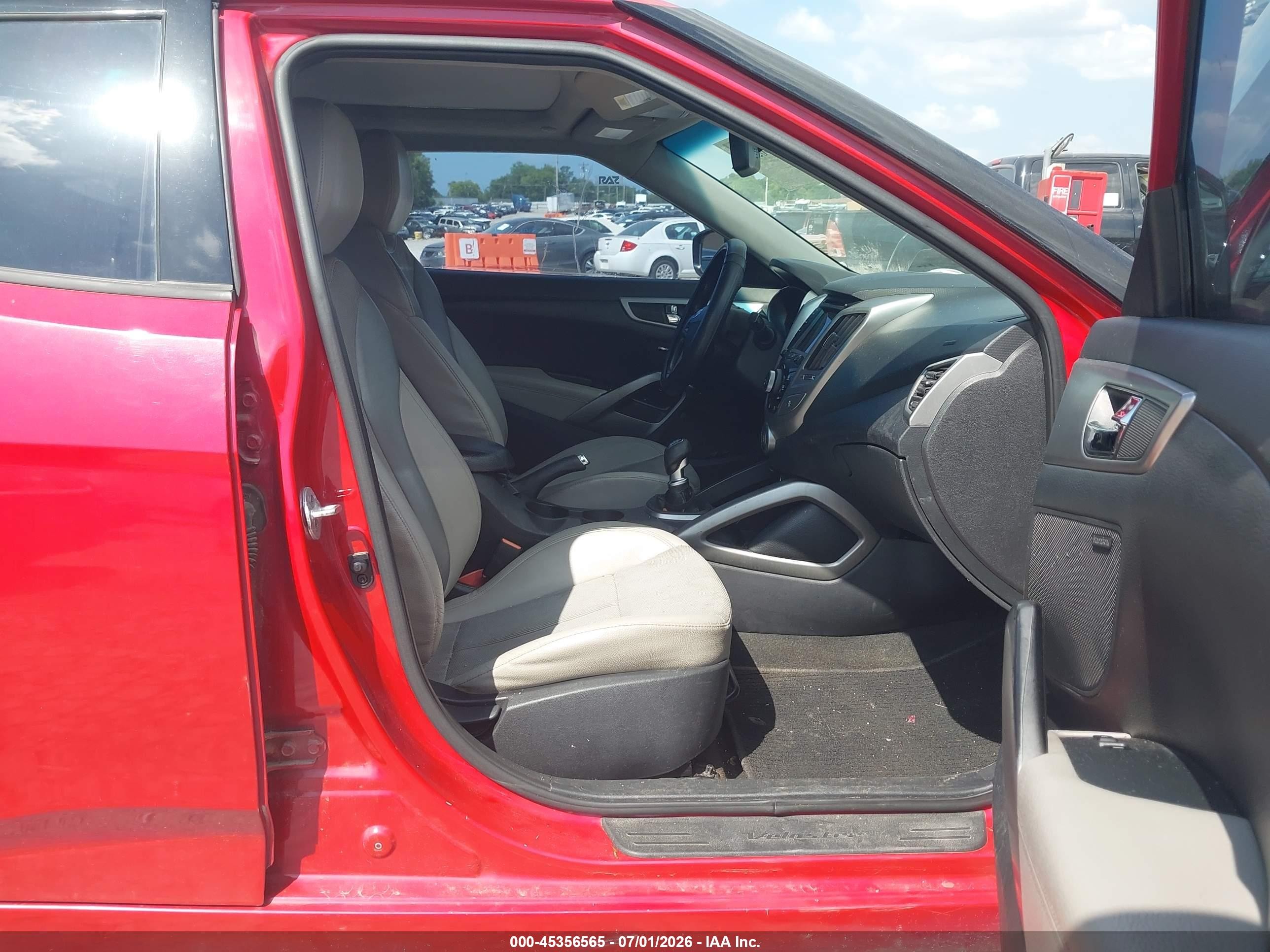 2013 Hyundai Veloster Base W/gray Red vin: KMHTC6AD3DU091915