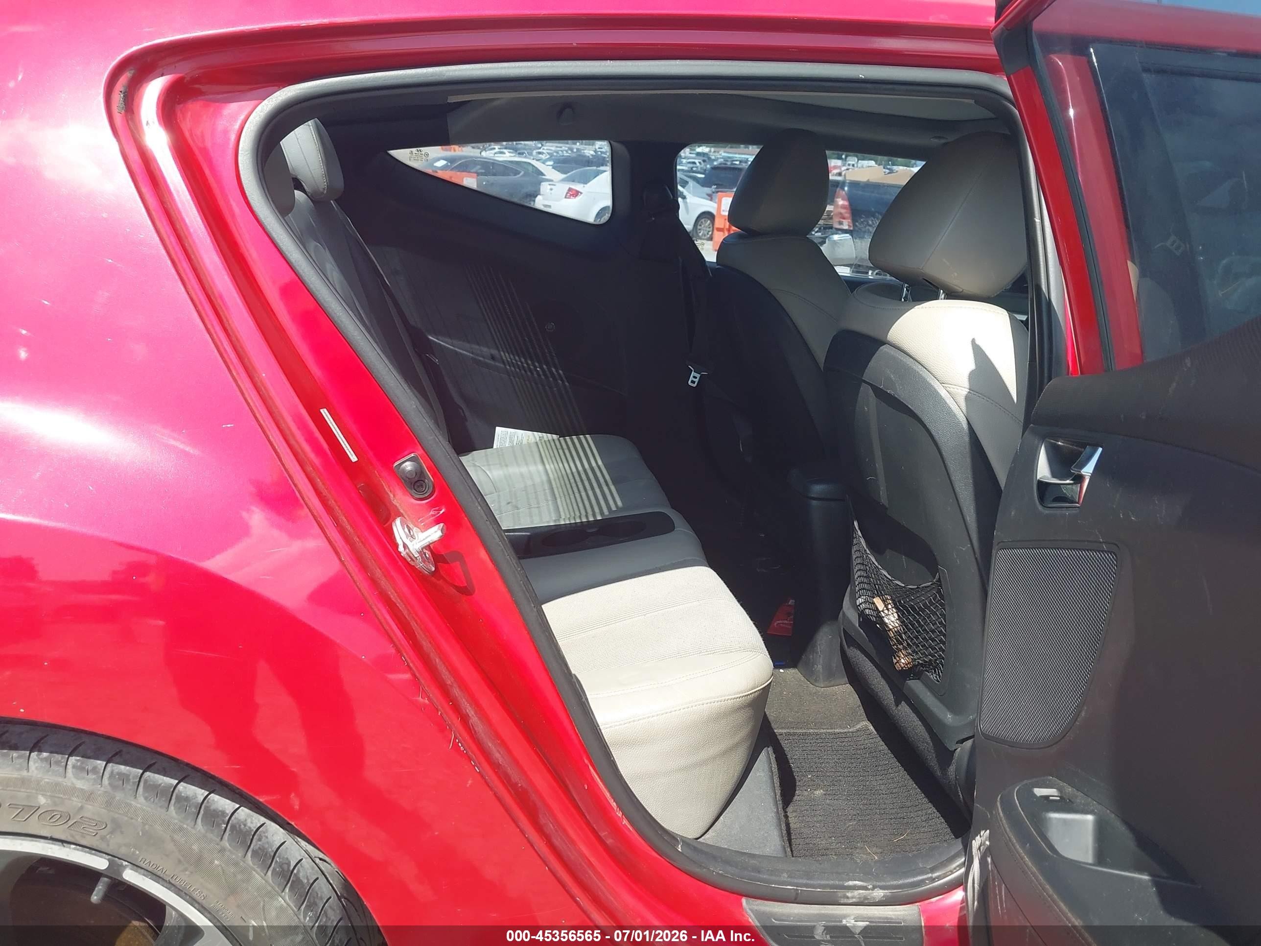 2013 Hyundai Veloster Base W/gray Red vin: KMHTC6AD3DU091915
