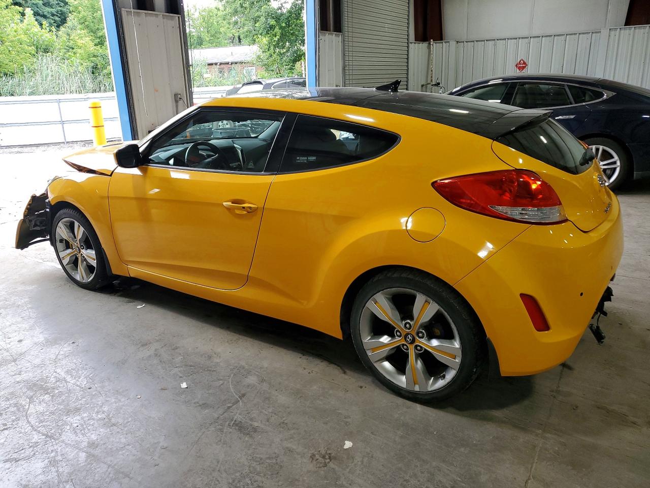 2013 Hyundai Veloster Base Yellow vin: KMHTC6AD3DU123276