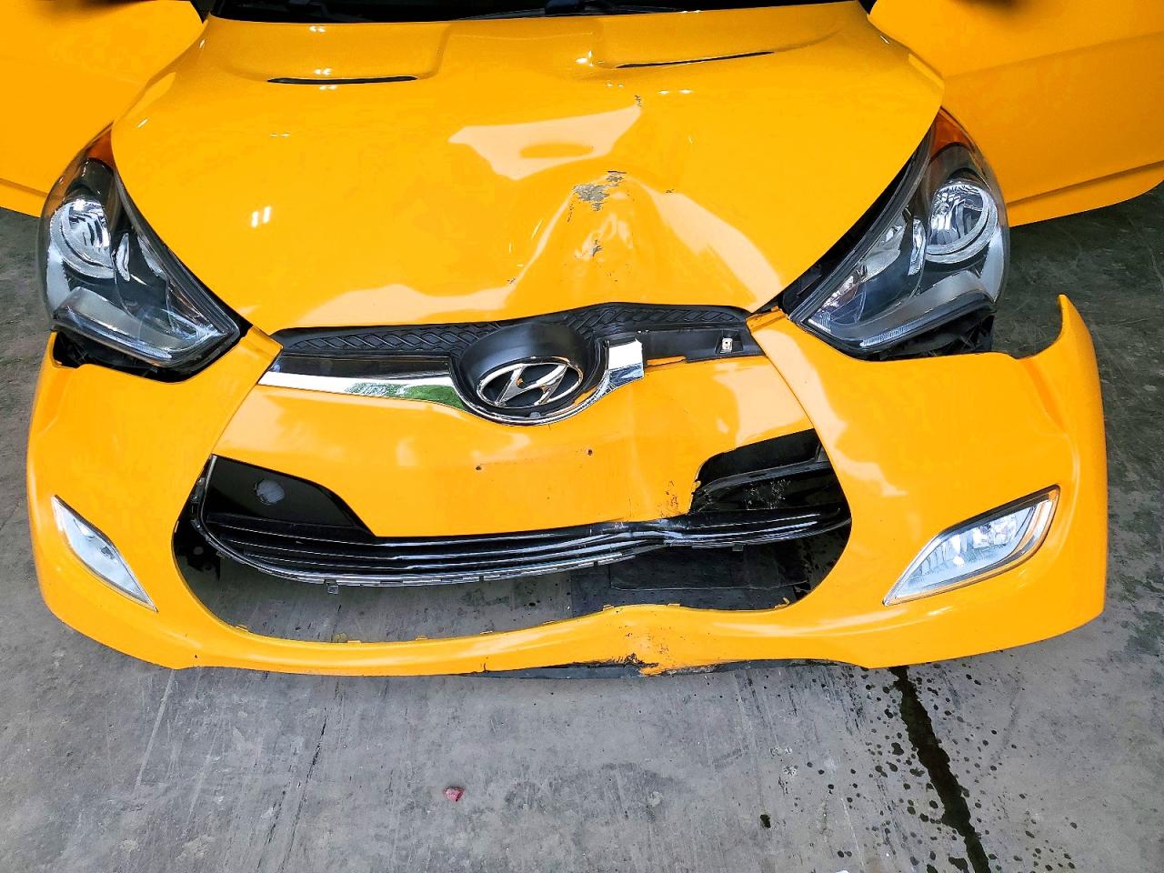 2013 Hyundai Veloster Base Yellow vin: KMHTC6AD3DU123276