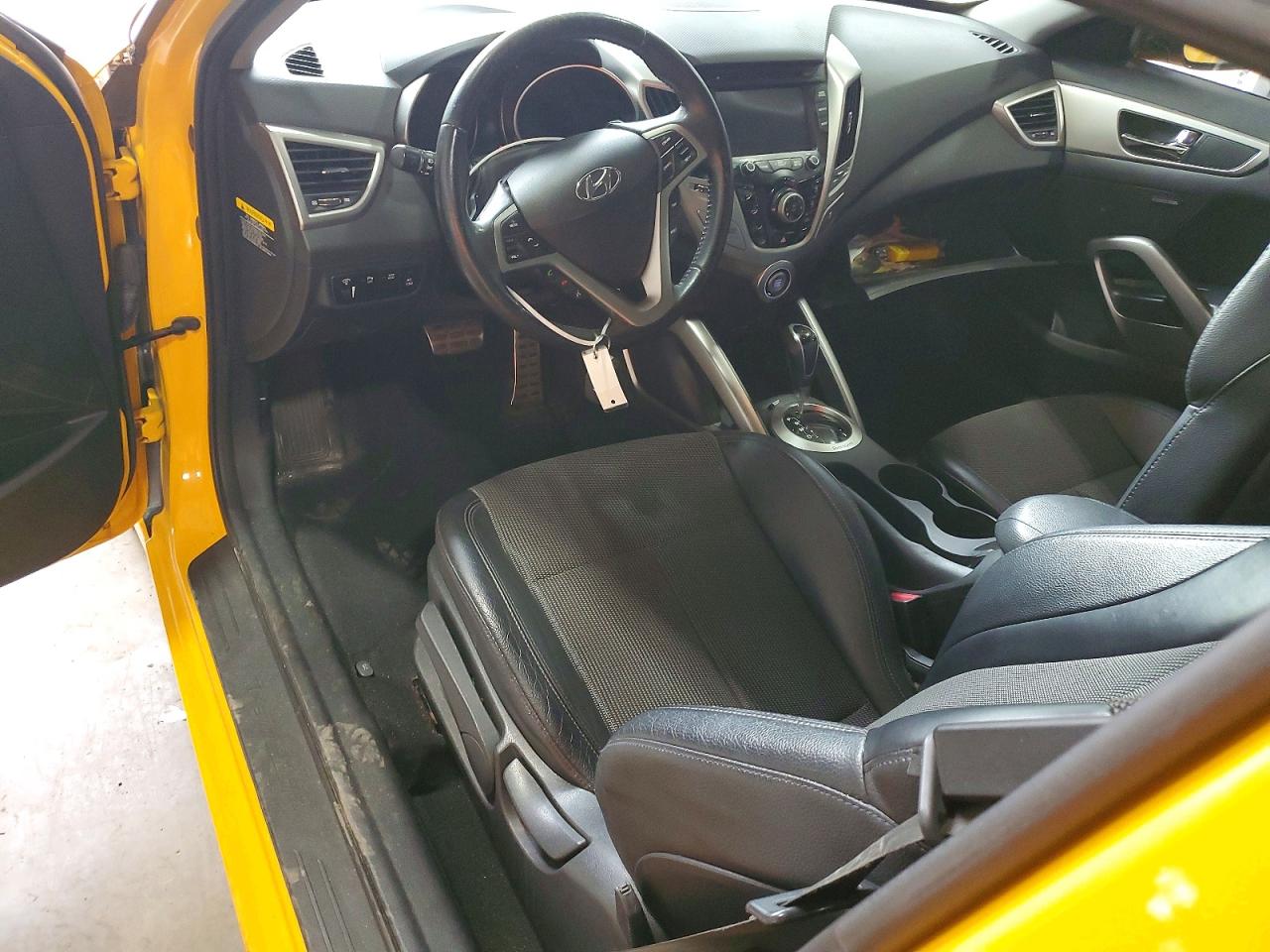 2013 Hyundai Veloster Base Yellow vin: KMHTC6AD3DU123276