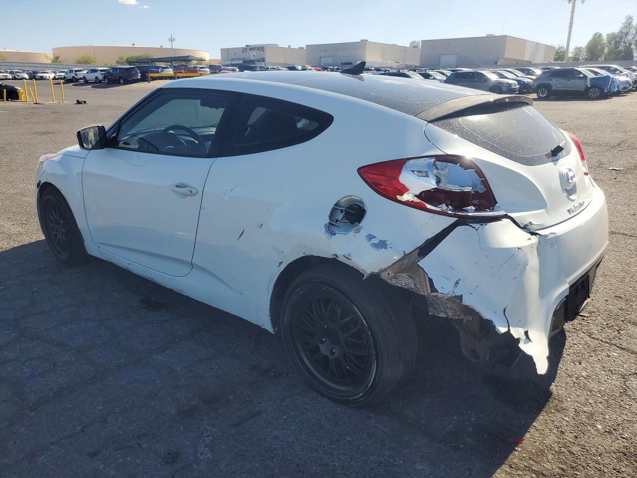 2013 Hyundai Veloster Base White vin: KMHTC6AD3DU123343