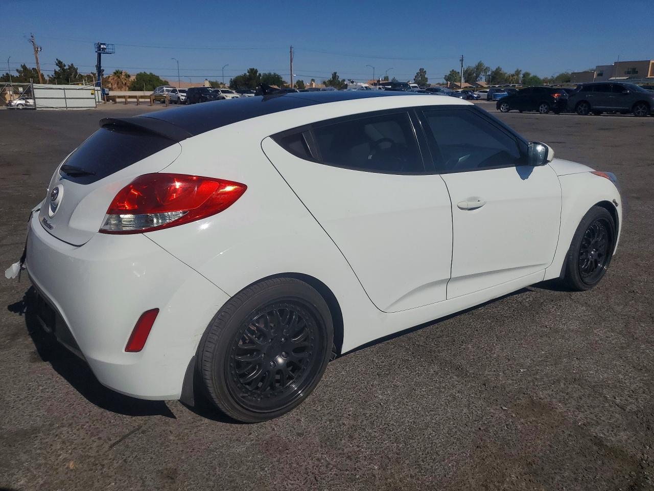 2013 Hyundai Veloster Base White vin: KMHTC6AD3DU123343