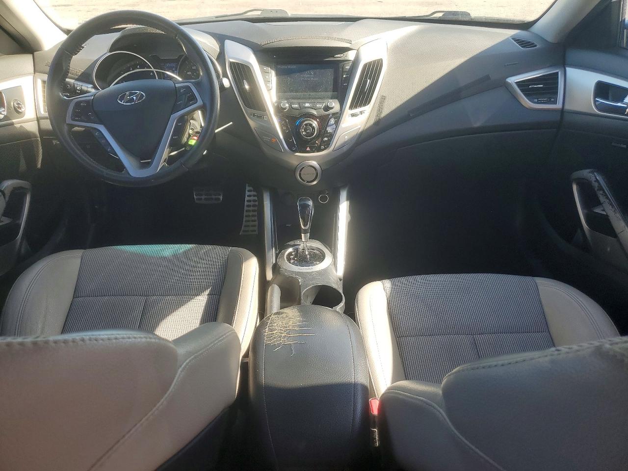 2013 Hyundai Veloster Base White vin: KMHTC6AD3DU123343