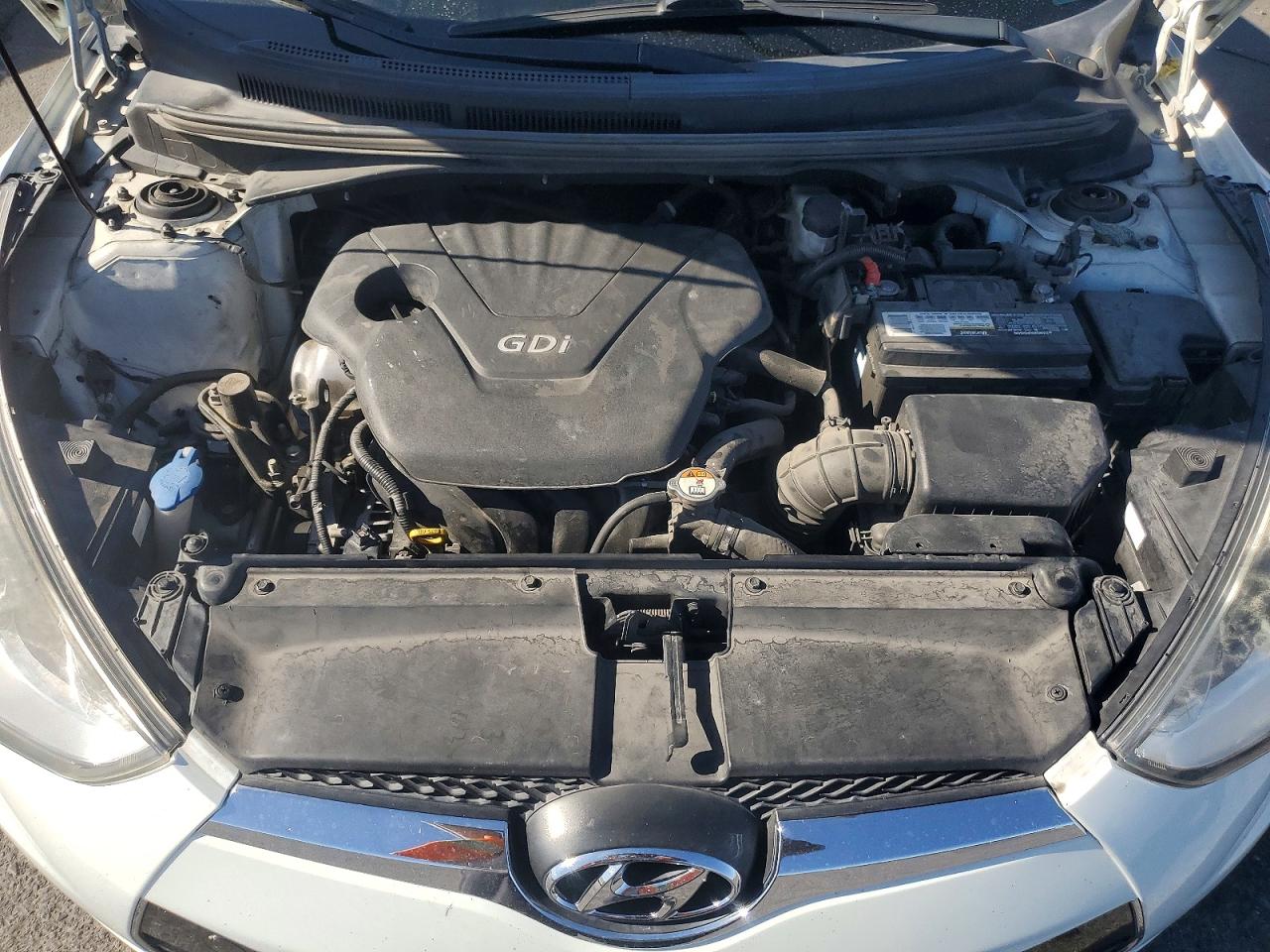 2013 Hyundai Veloster Base White vin: KMHTC6AD3DU123343