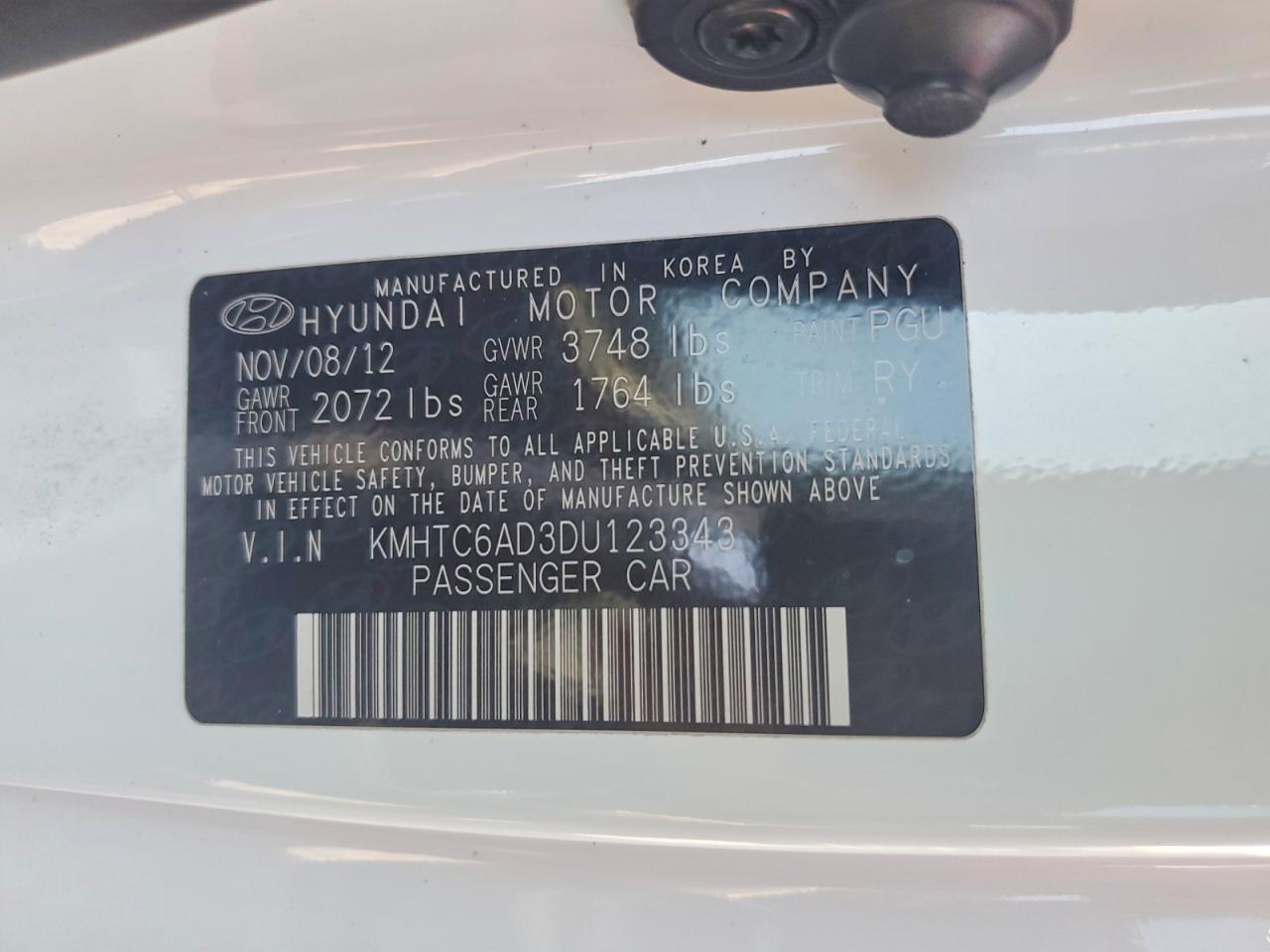 2013 Hyundai Veloster Base White vin: KMHTC6AD3DU123343
