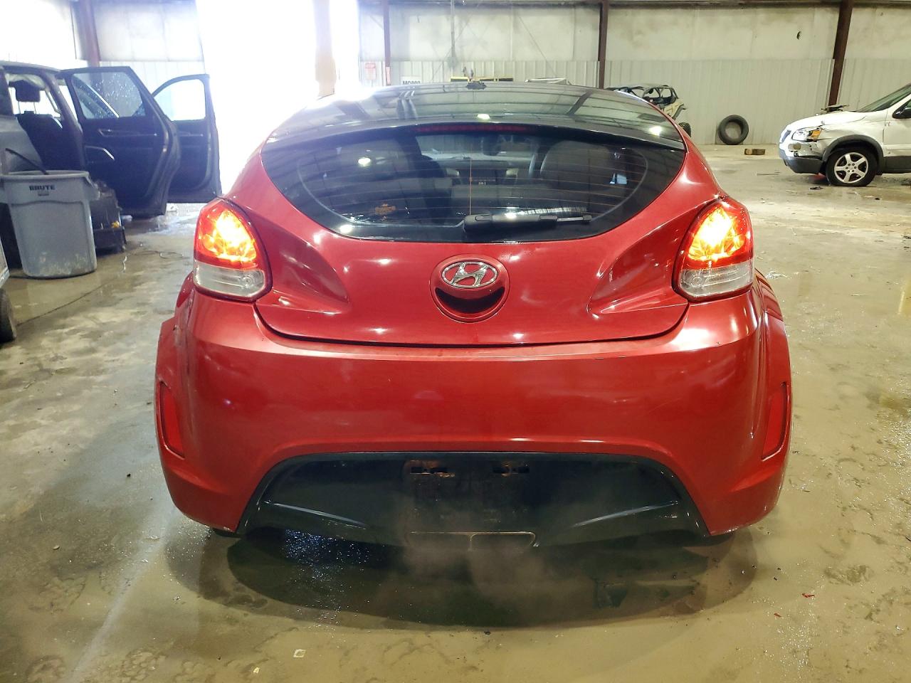2013 Hyundai Veloster Base Red vin: KMHTC6AD3DU126842