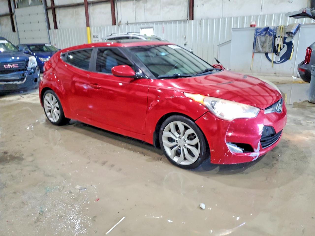 2013 Hyundai Veloster Base Red vin: KMHTC6AD3DU126842
