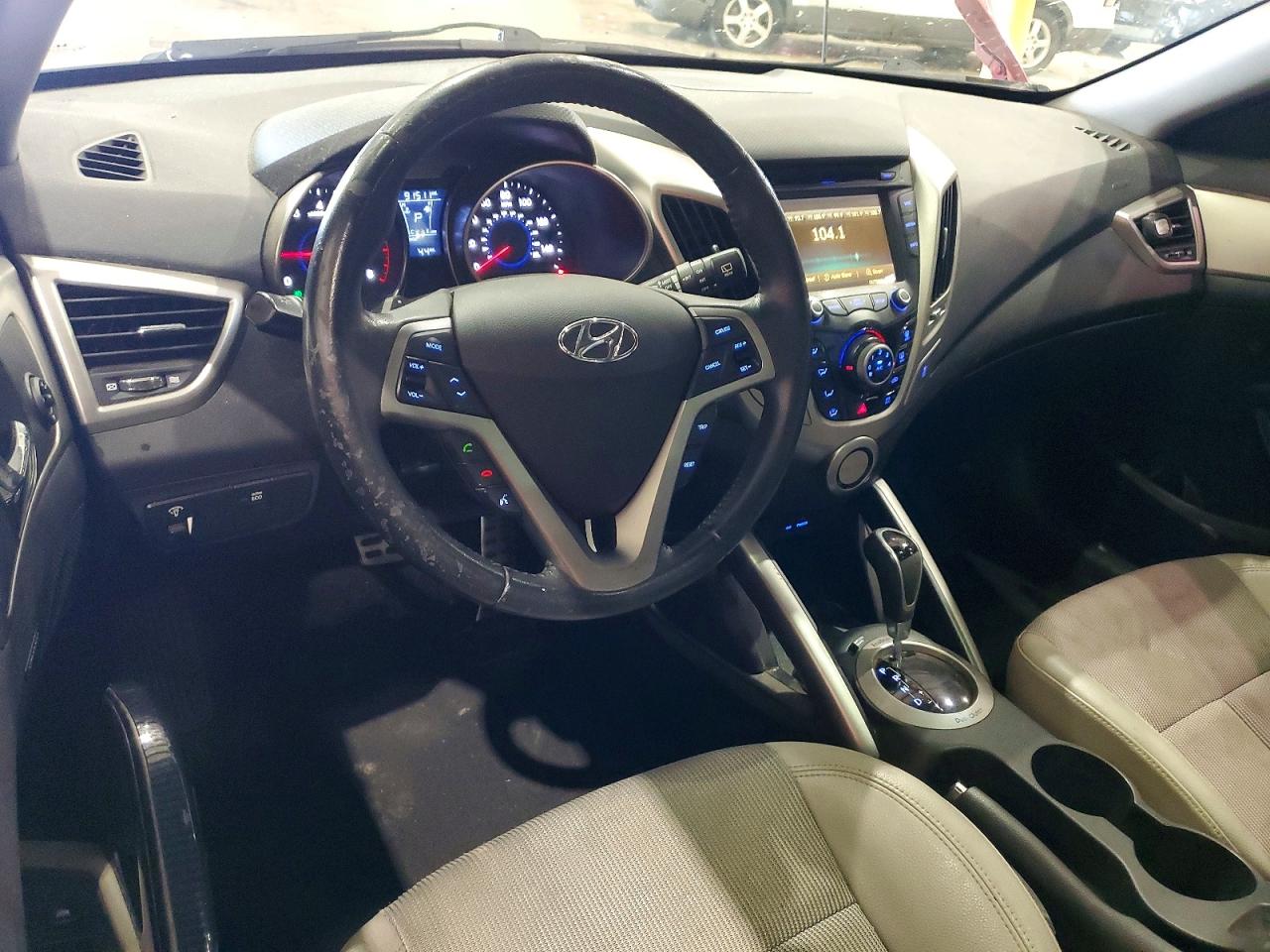 2013 Hyundai Veloster Base Red vin: KMHTC6AD3DU126842