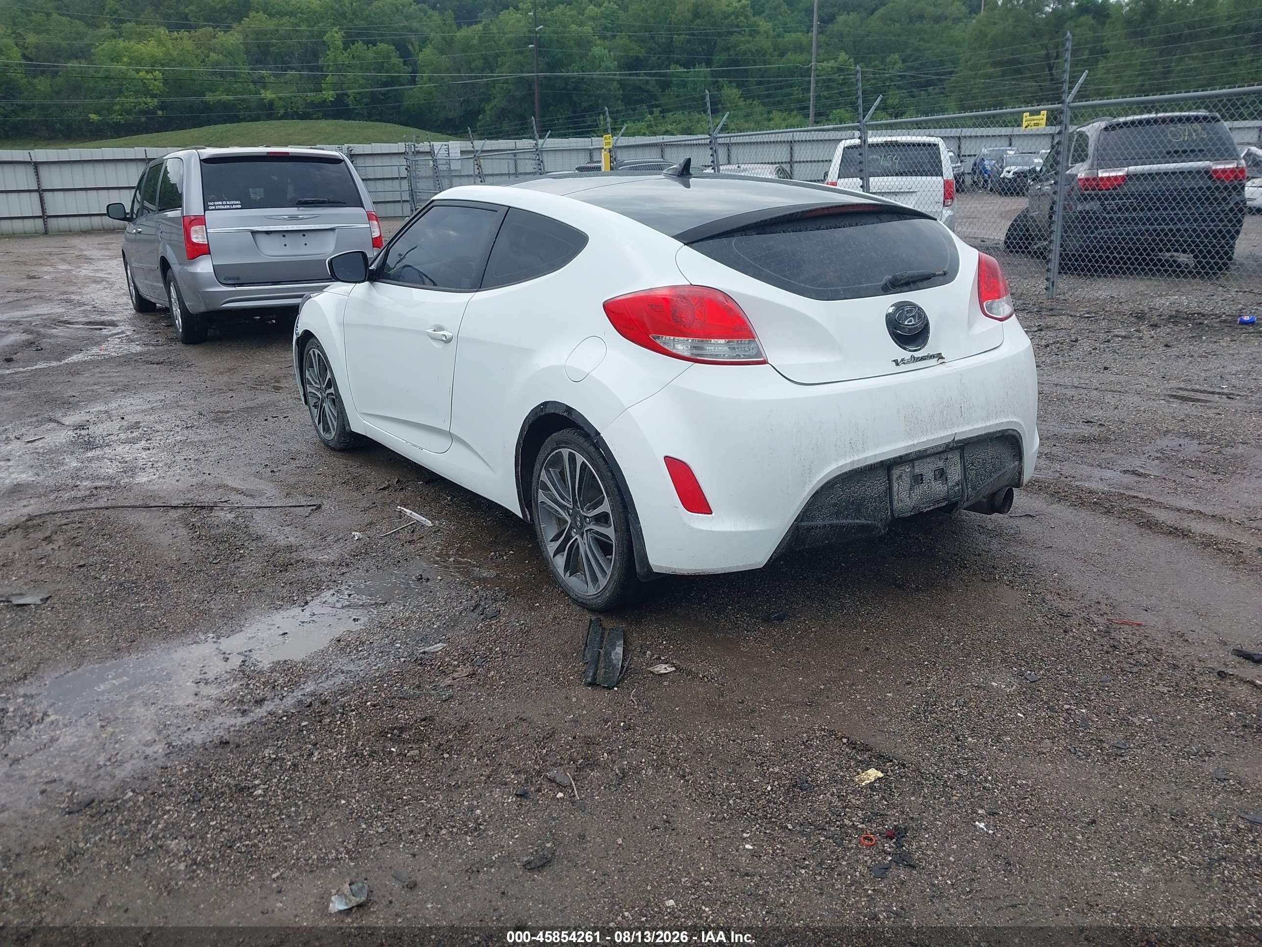 2013 Hyundai Veloster Base W/gray White vin: KMHTC6AD3DU133239