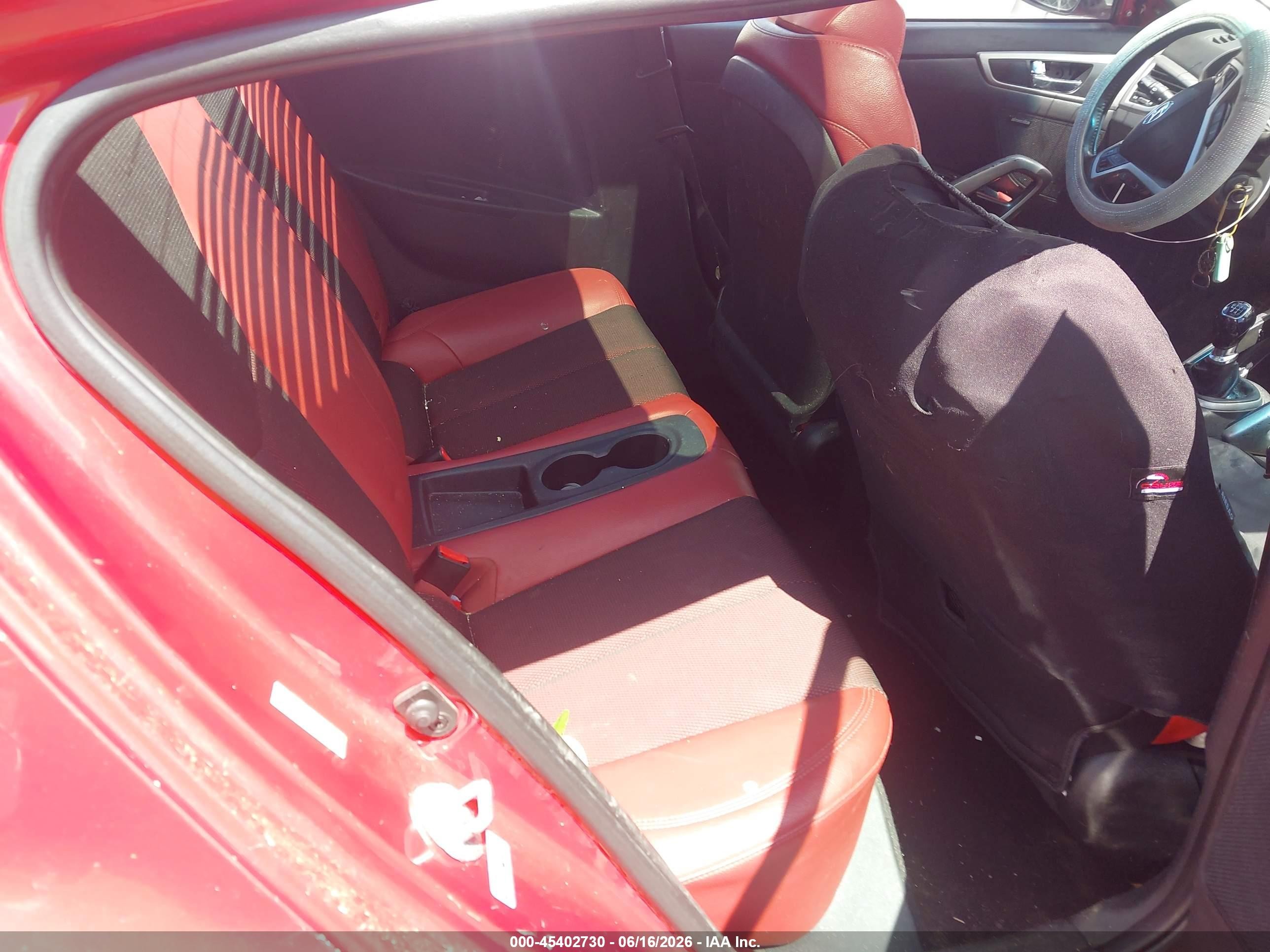2013 Hyundai Veloster Base W/red Red vin: KMHTC6AD3DU142653