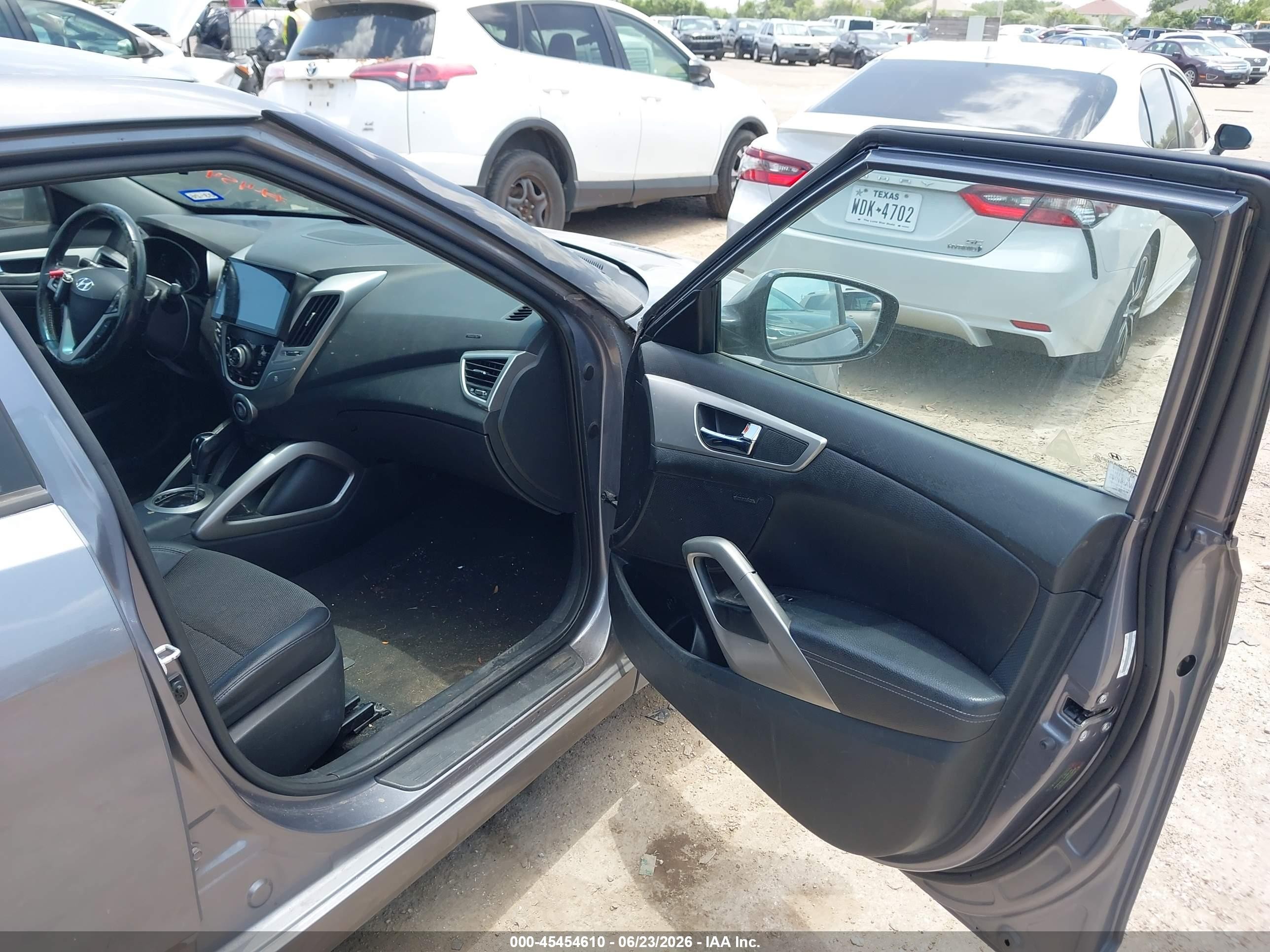 2013 Hyundai Veloster Base W/black Gray vin: KMHTC6AD3DU146699