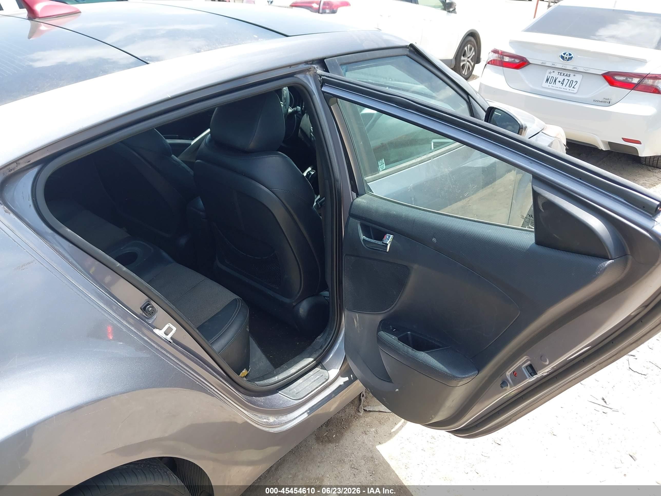 2013 Hyundai Veloster Base W/black Gray vin: KMHTC6AD3DU146699