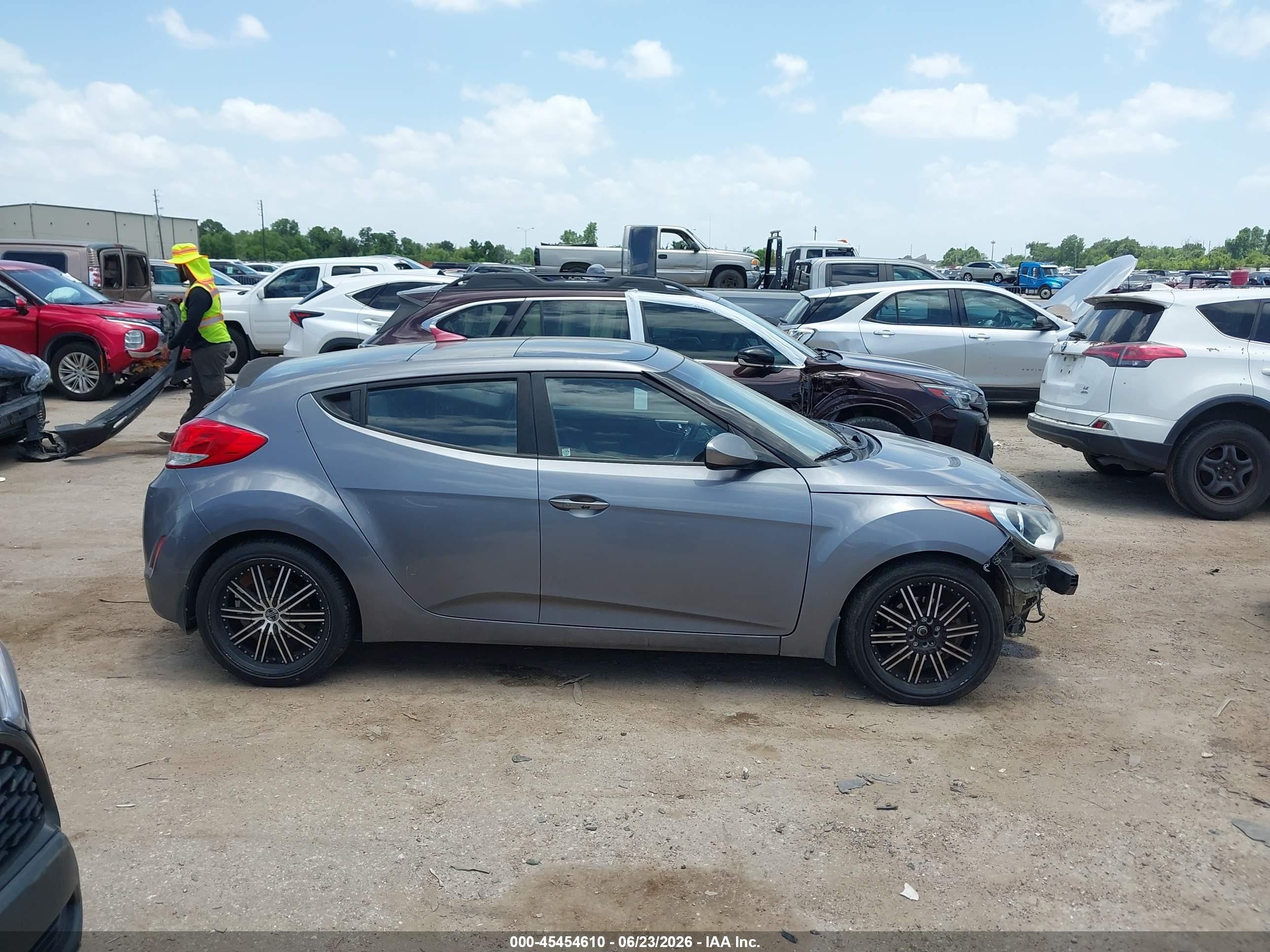 2013 Hyundai Veloster Base W/black Gray vin: KMHTC6AD3DU146699