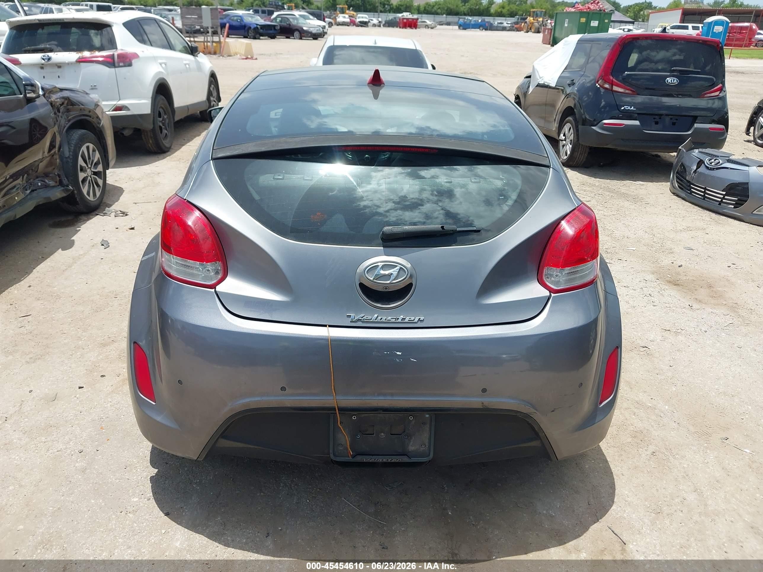 2013 Hyundai Veloster Base W/black Gray vin: KMHTC6AD3DU146699