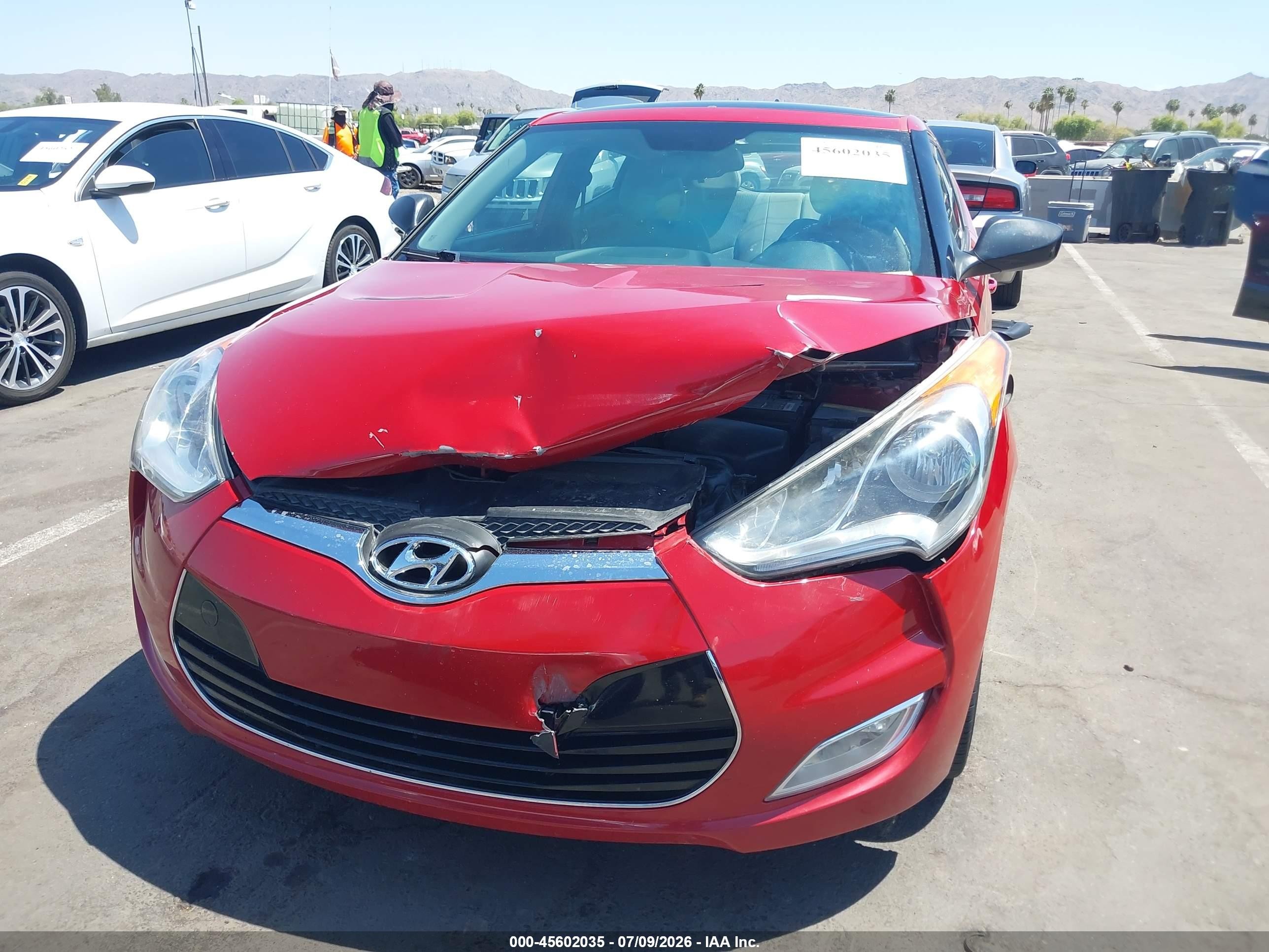 2013 Hyundai Veloster Base W/gray Red vin: KMHTC6AD3DU165608