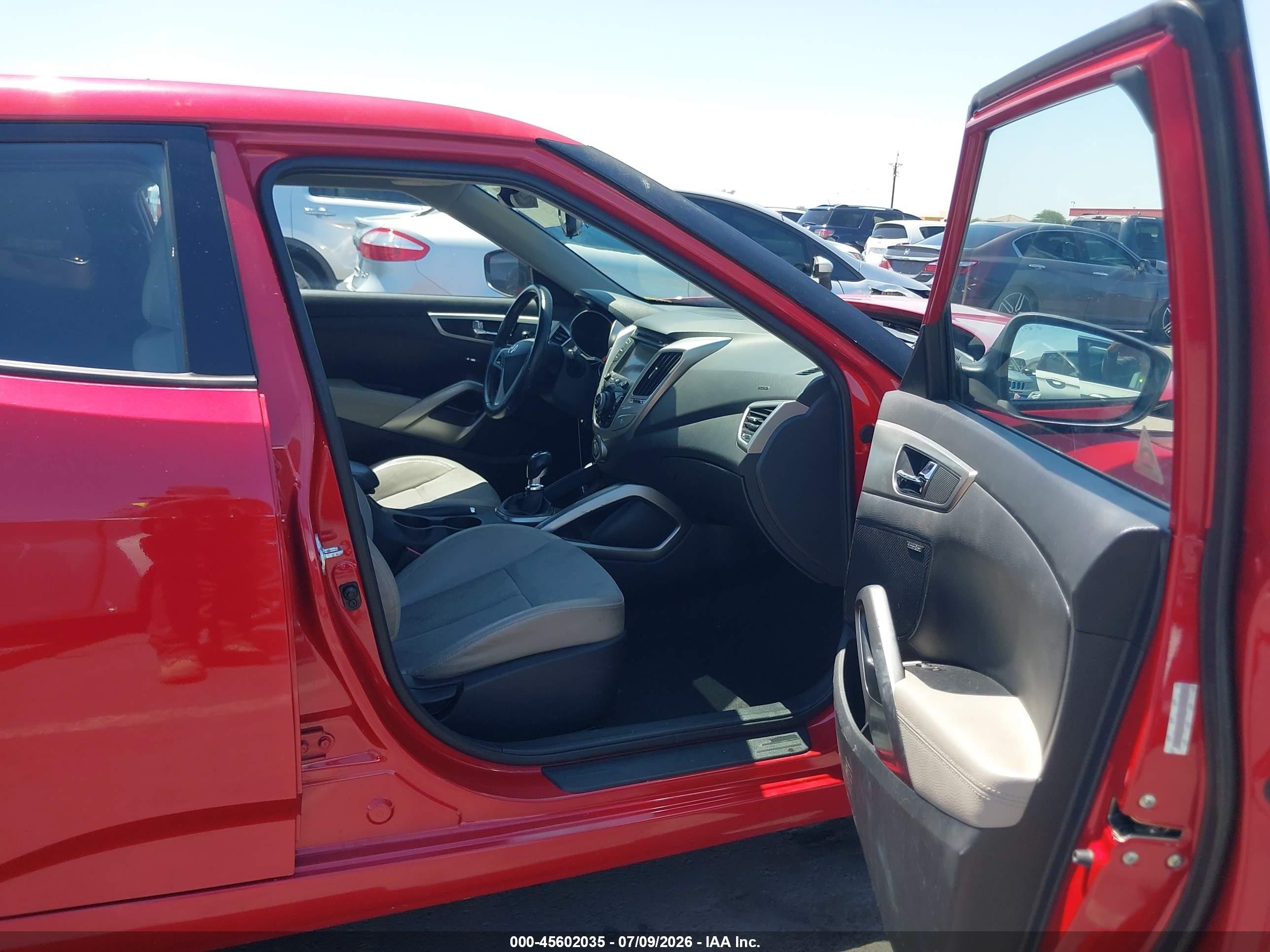 2013 Hyundai Veloster Base W/gray Red vin: KMHTC6AD3DU165608