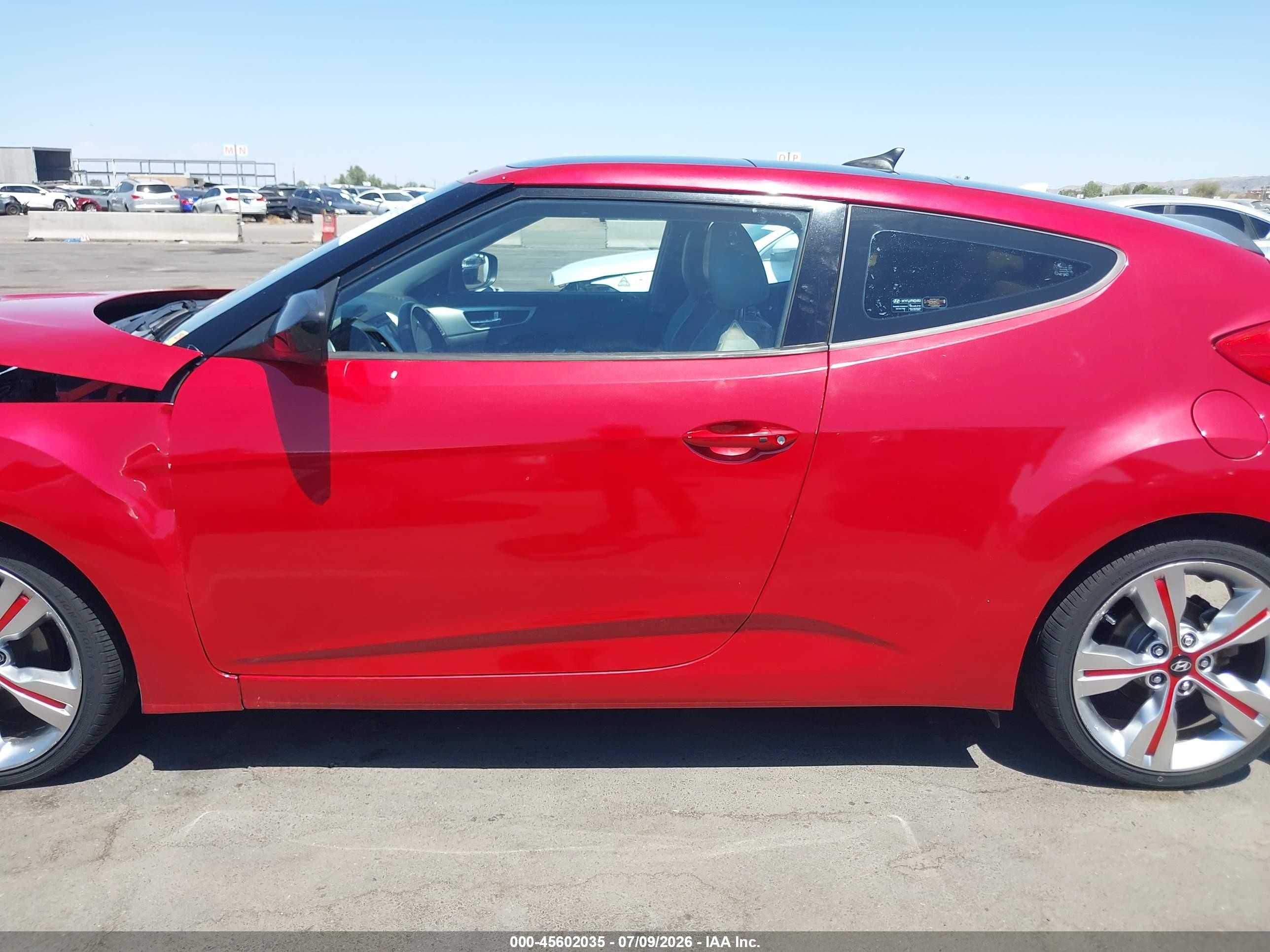 2013 Hyundai Veloster Base W/gray Red vin: KMHTC6AD3DU165608