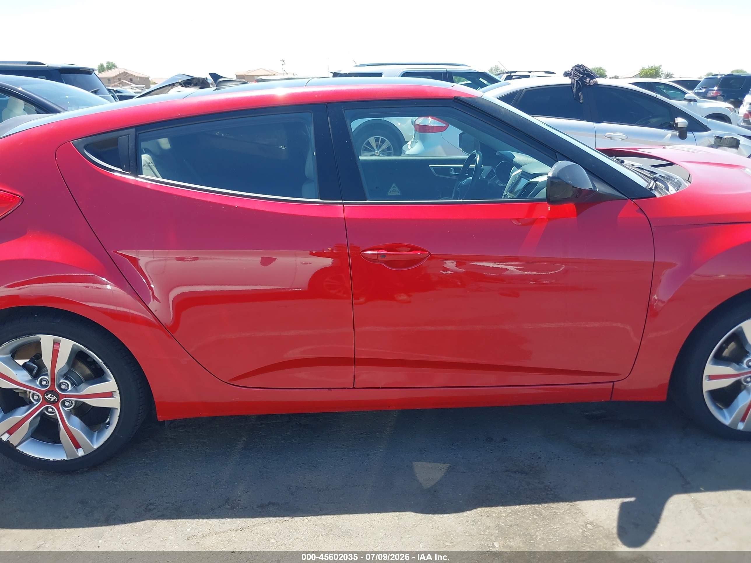 2013 Hyundai Veloster Base W/gray Red vin: KMHTC6AD3DU165608