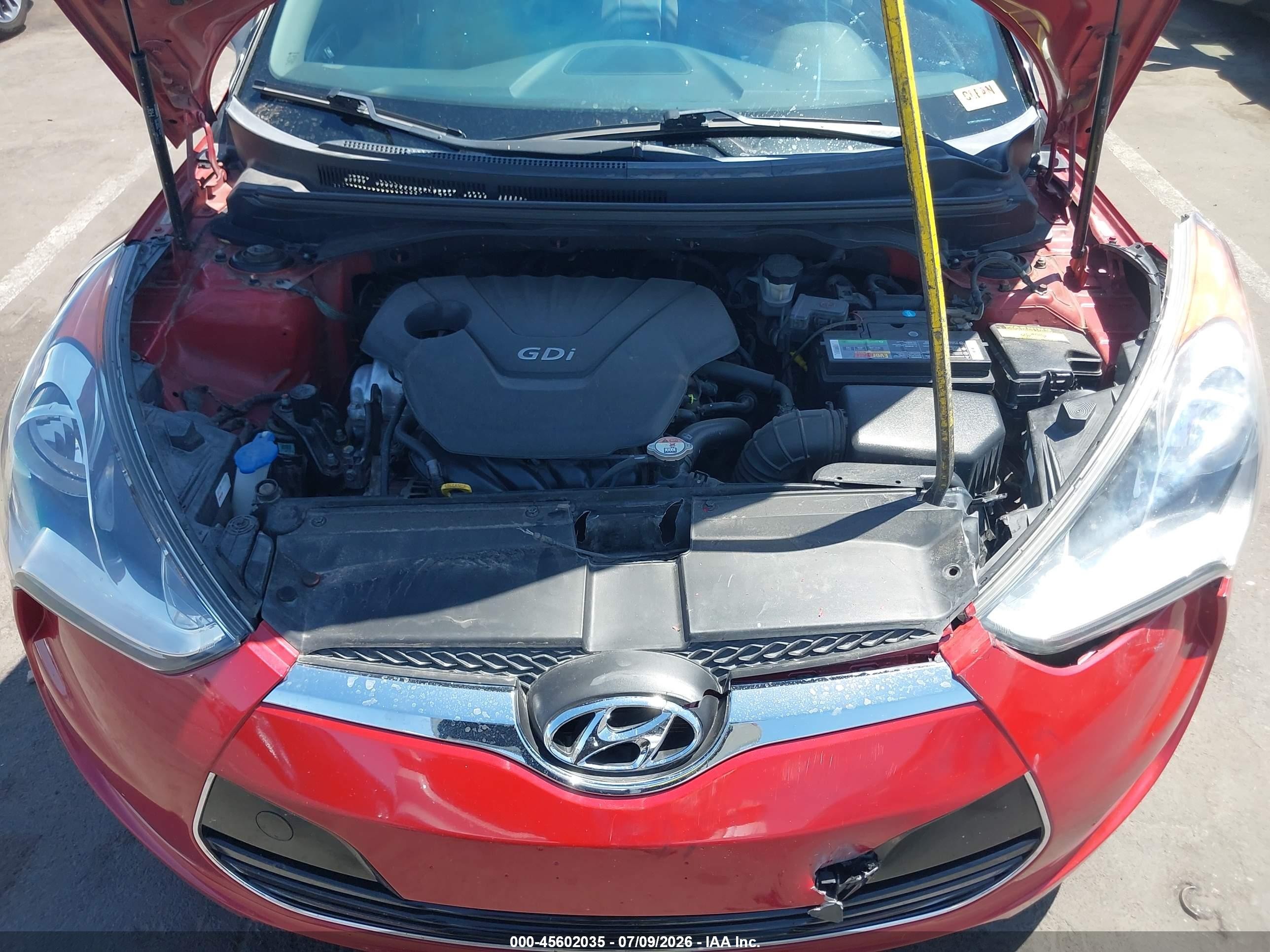 2013 Hyundai Veloster Base W/gray Red vin: KMHTC6AD3DU165608