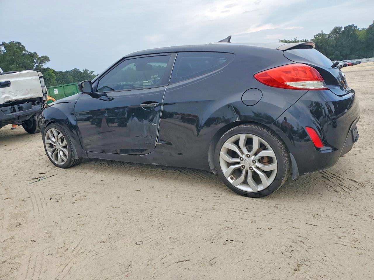 2013 Hyundai Veloster Base Black vin: KMHTC6AD3DU176060