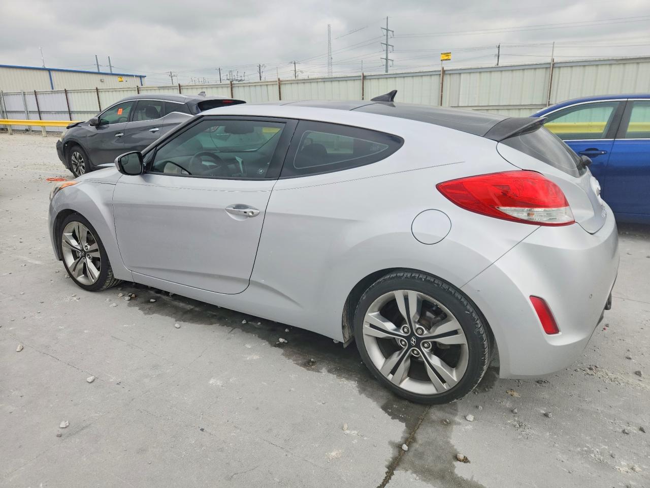 2014 Hyundai Veloster Base Silver vin: KMHTC6AD3EU188582
