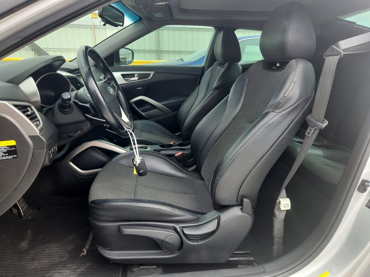 2014 Hyundai Veloster Base Silver vin: KMHTC6AD3EU188582