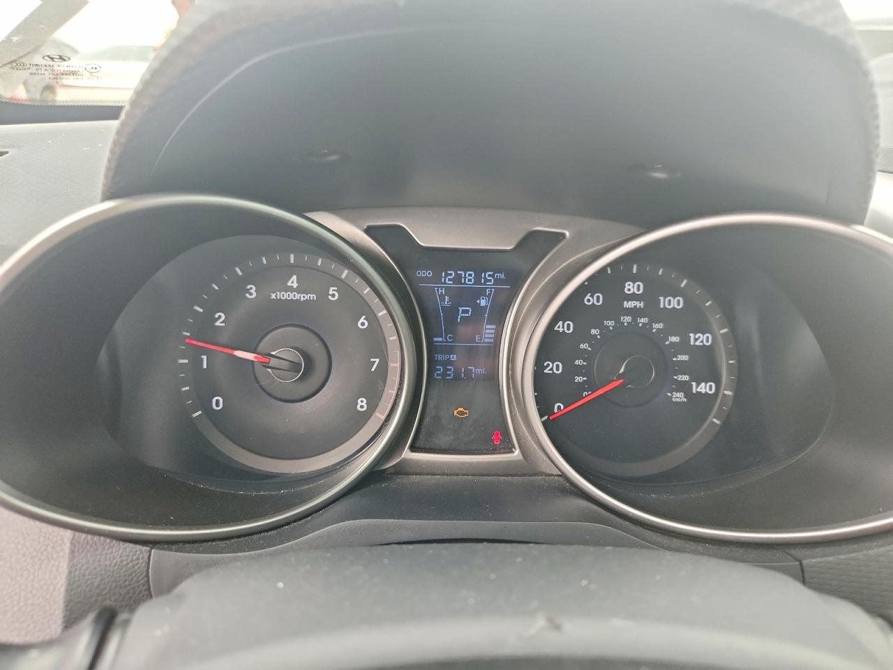 2014 Hyundai Veloster Base Silver vin: KMHTC6AD3EU188582