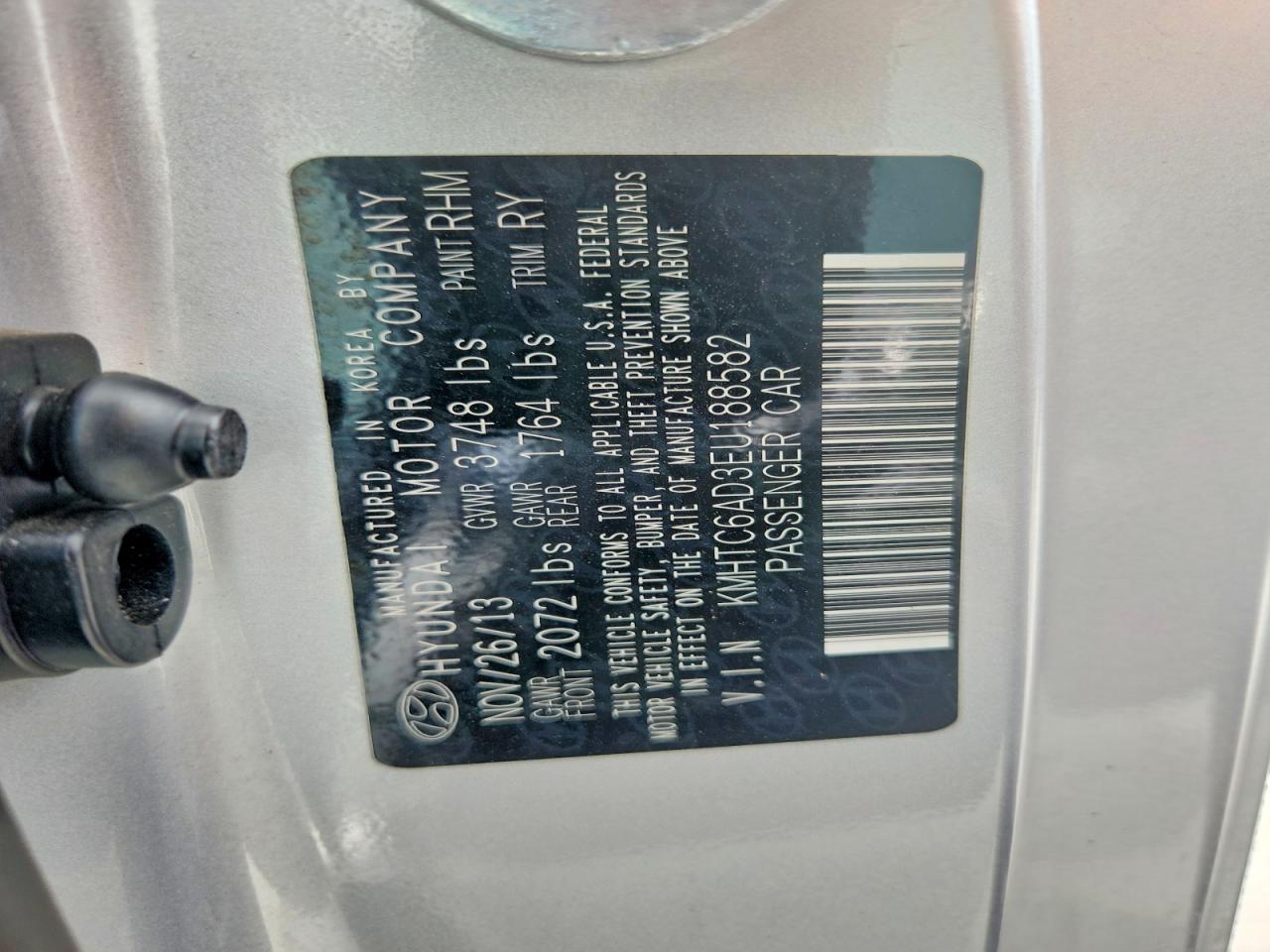 2014 Hyundai Veloster Base Silver vin: KMHTC6AD3EU188582
