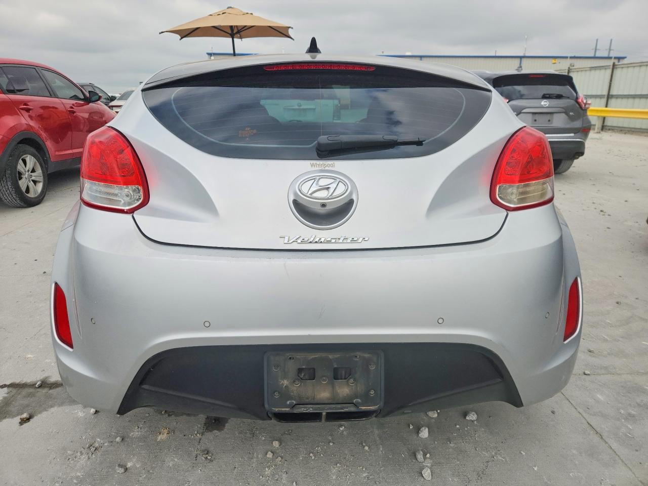2014 Hyundai Veloster Base Silver vin: KMHTC6AD3EU188582