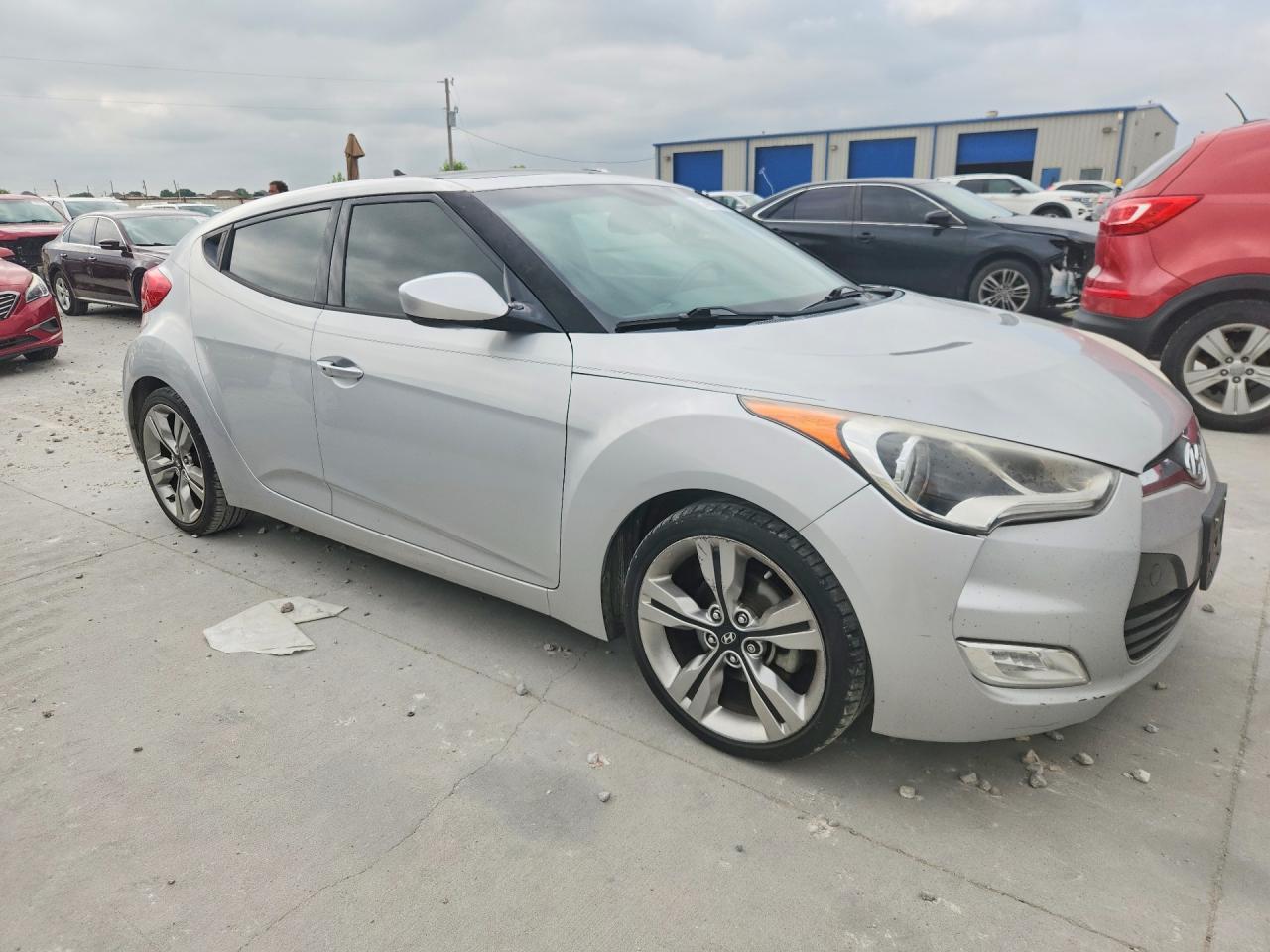 2014 Hyundai Veloster Base Silver vin: KMHTC6AD3EU188582