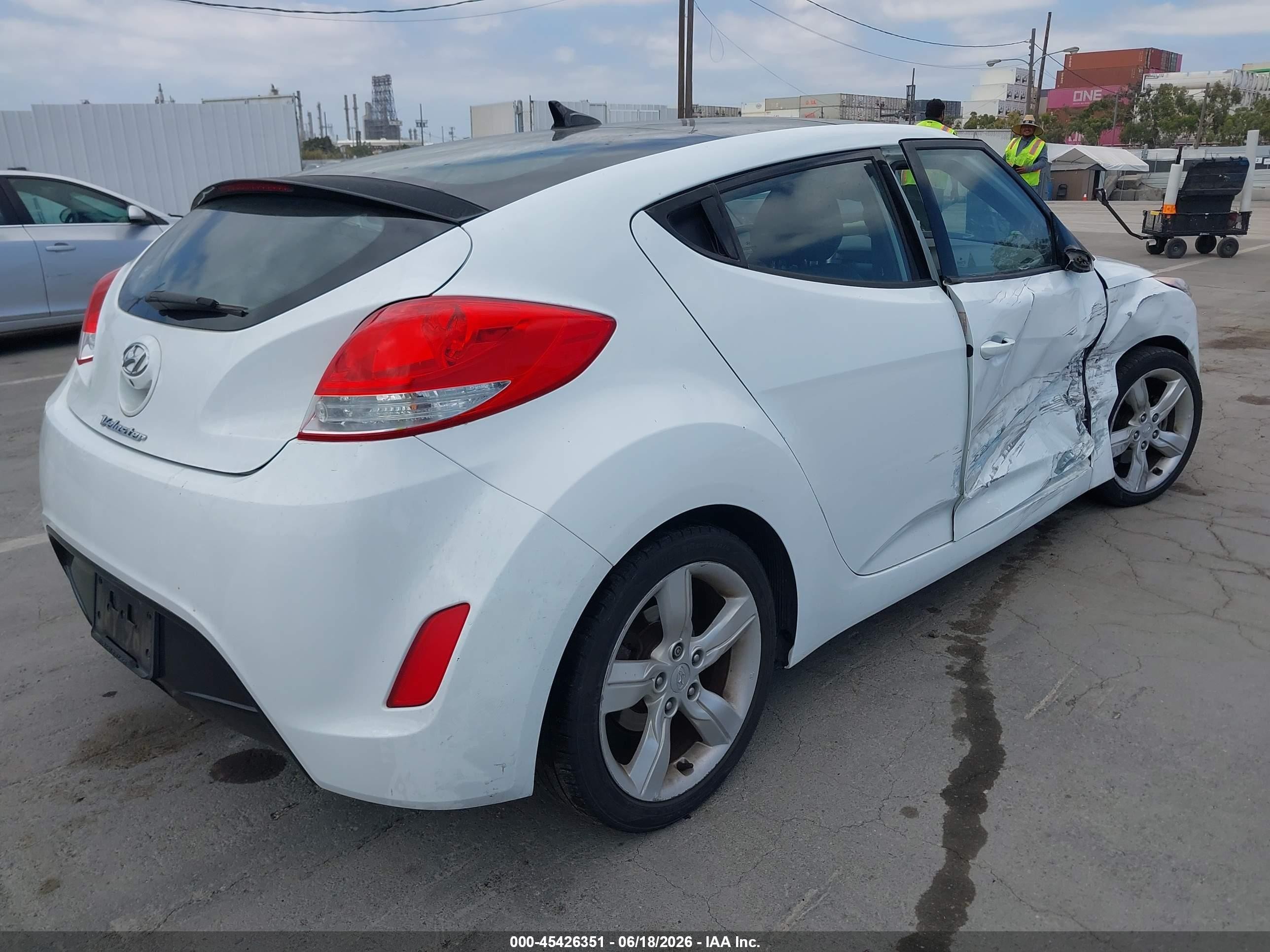 2014 Hyundai Veloster Base W/black White vin: KMHTC6AD3EU211925