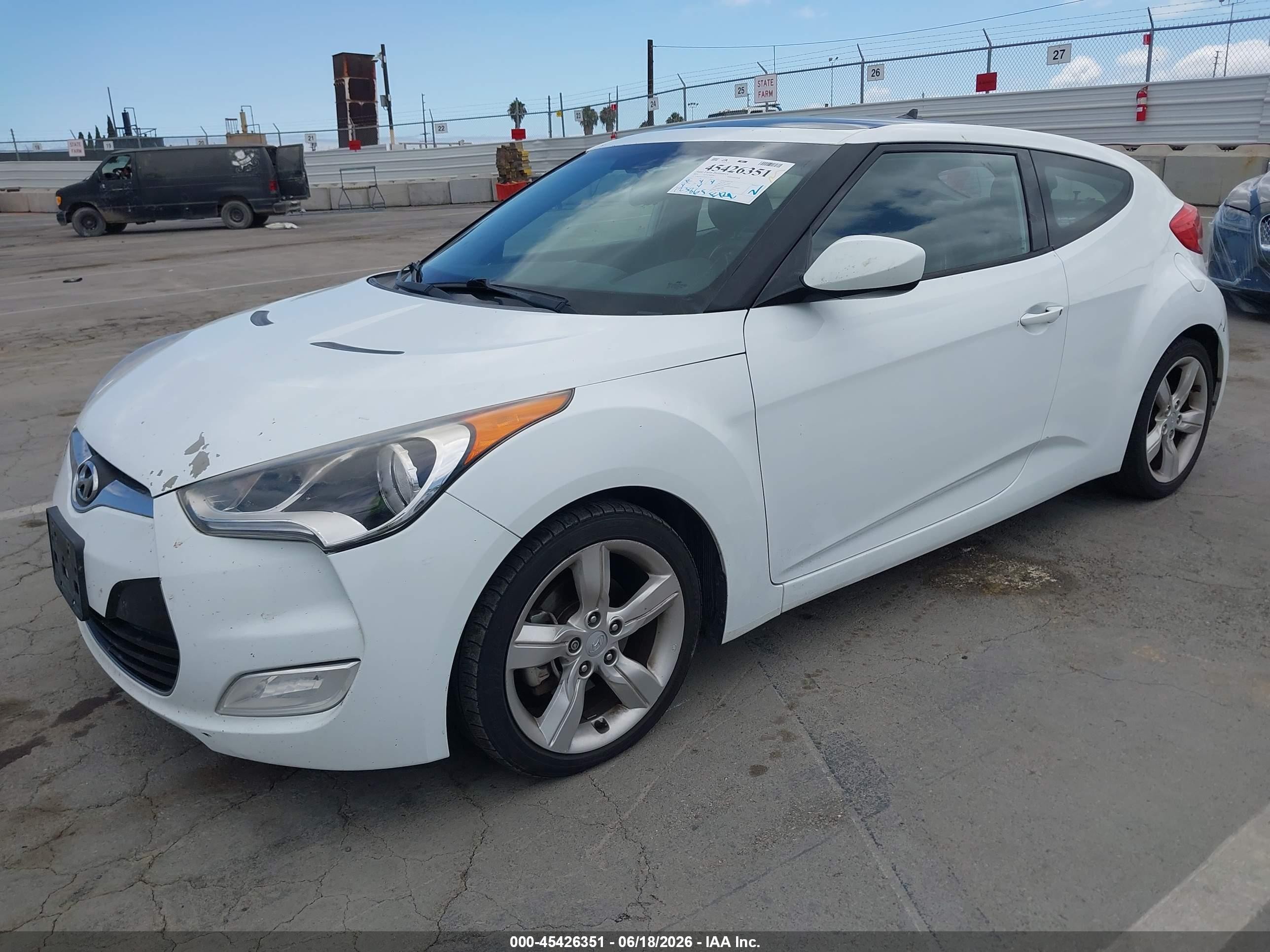 2014 Hyundai Veloster Base W/black White vin: KMHTC6AD3EU211925