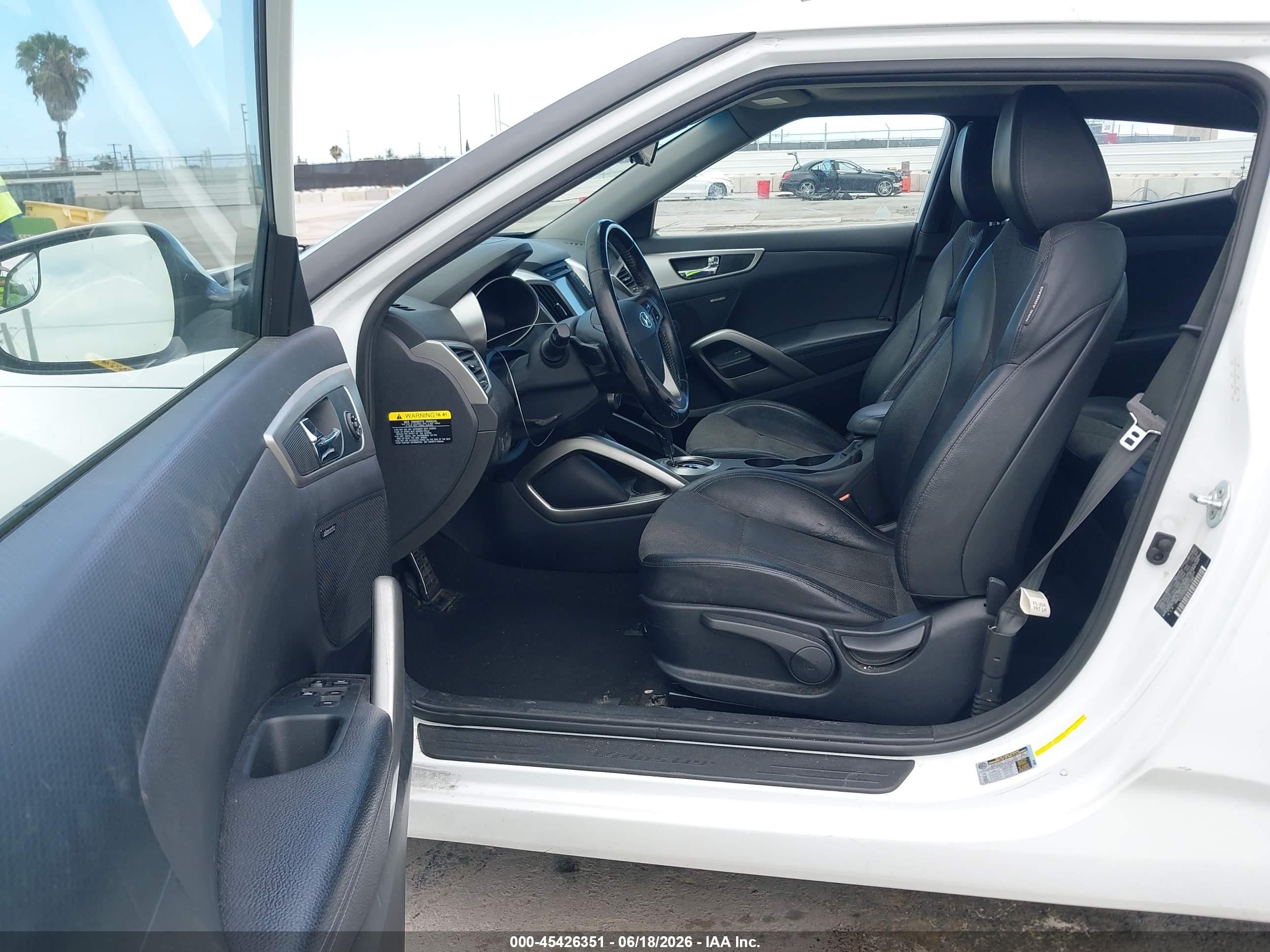 2014 Hyundai Veloster Base W/black White vin: KMHTC6AD3EU211925