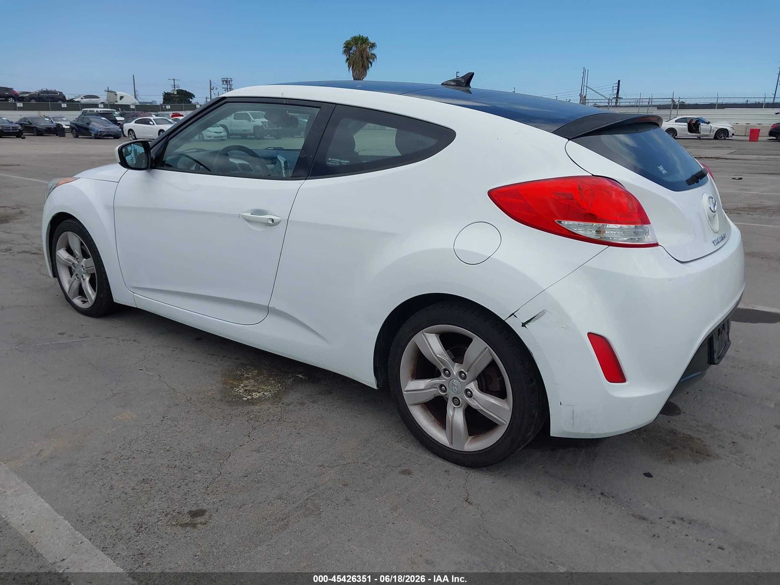 2014 Hyundai Veloster Base W/black White vin: KMHTC6AD3EU211925