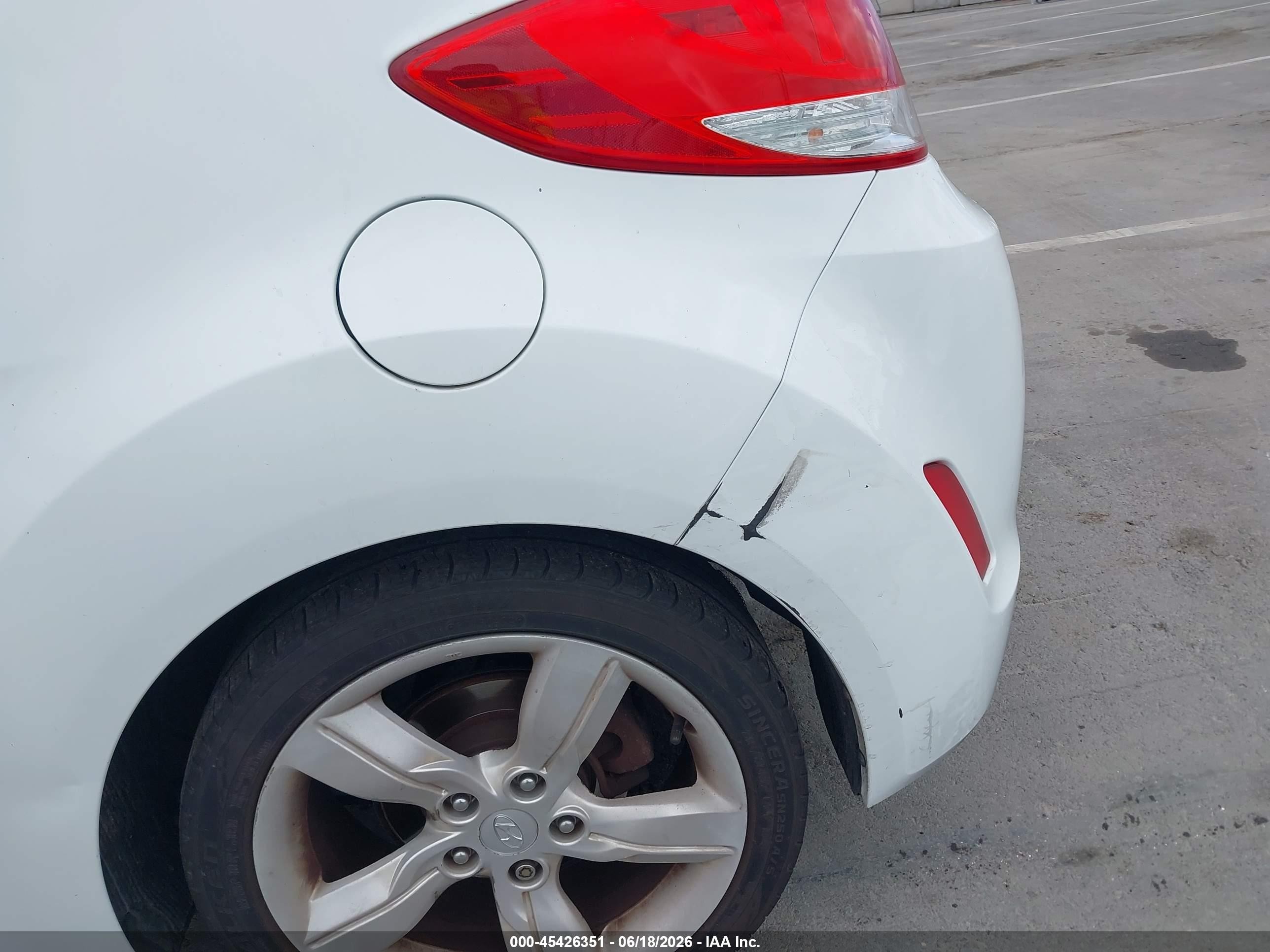 2014 Hyundai Veloster Base W/black White vin: KMHTC6AD3EU211925